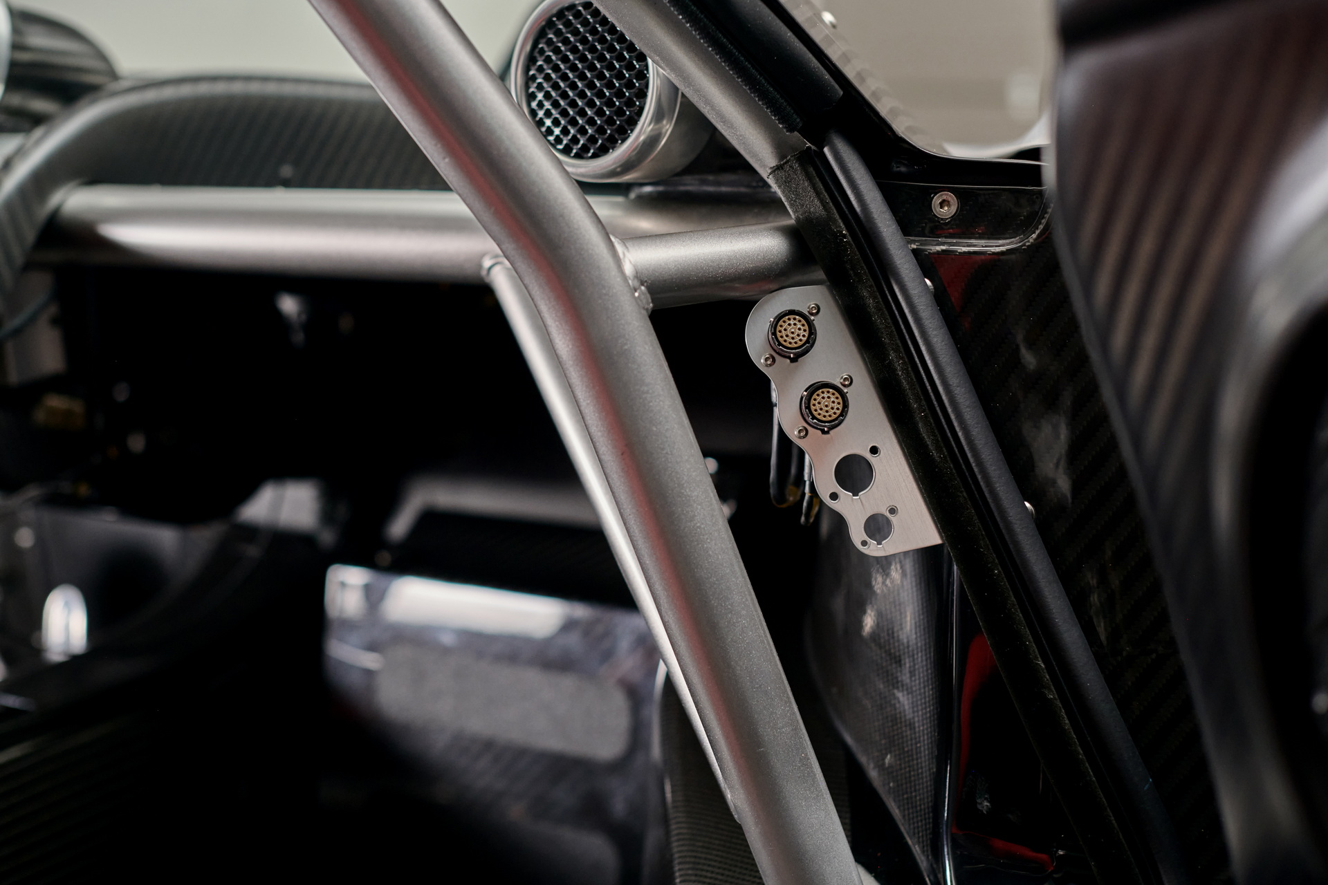 This 1 of 10 Pagani Zonda R Evolution Has 800 HP And Just 630 Miles On Its Odo