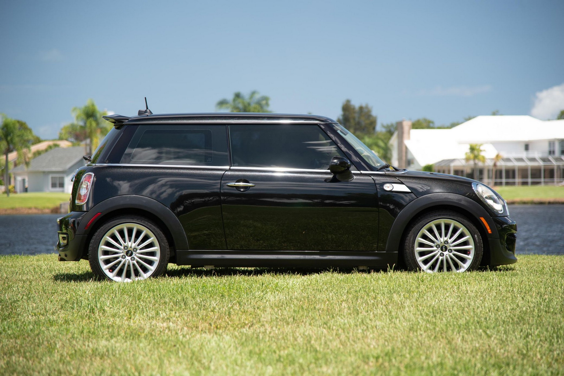 The 1 of 1000 “Inspired By Goodwood” Edition Is What Happens When Rolls-Royce Makes A MINI