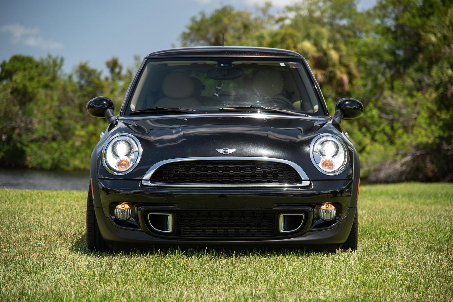 The 1 of 1000 “Inspired By Goodwood” Edition Is What Happens When Rolls-Royce Makes A MINI