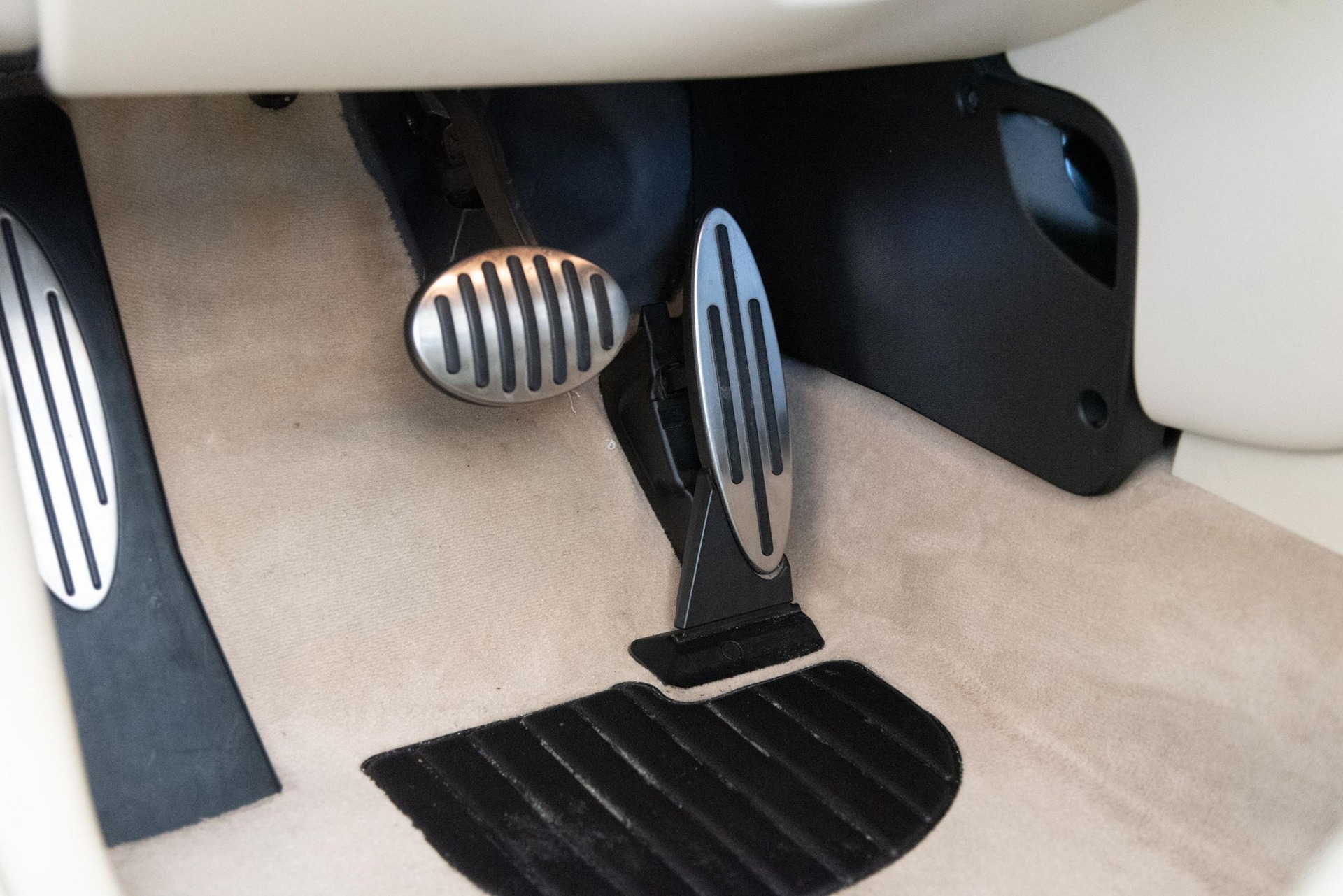 The 1 of 1000 “Inspired By Goodwood” Edition Is What Happens When Rolls-Royce Makes A MINI