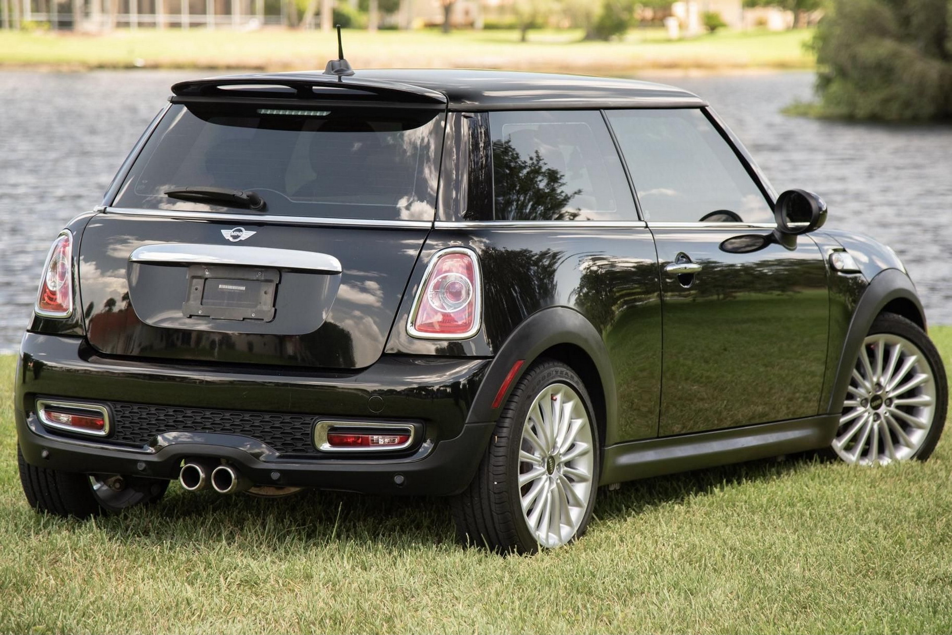The 1 of 1000 “Inspired By Goodwood” Edition Is What Happens When Rolls-Royce Makes A MINI