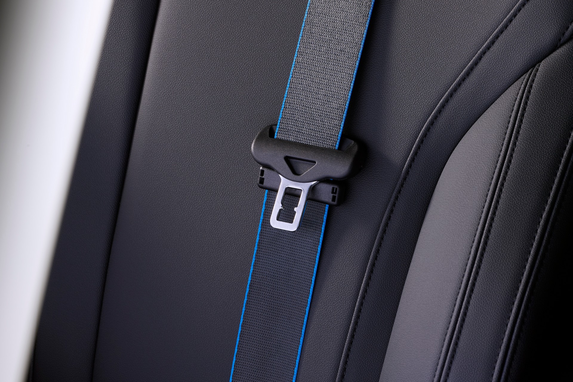 New BMW iX5 Hydrogen Brings Its Fuel Cells To Munich