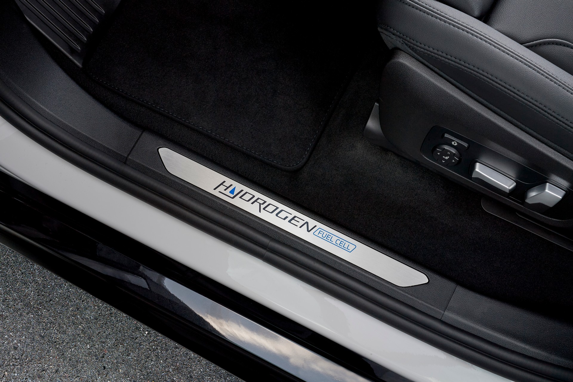 New BMW iX5 Hydrogen Brings Its Fuel Cells To Munich