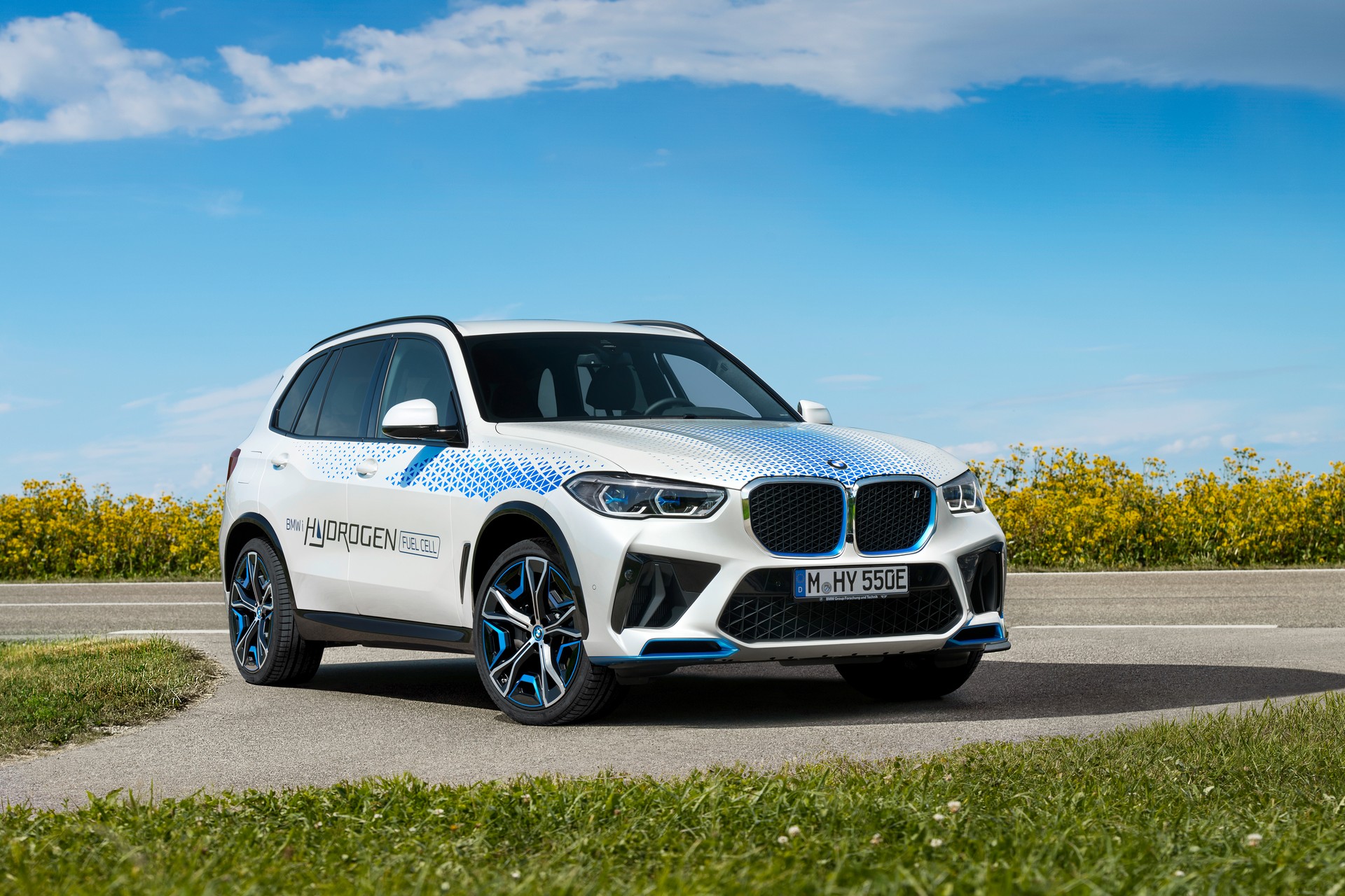 New BMW iX5 Hydrogen Brings Its Fuel Cells To Munich