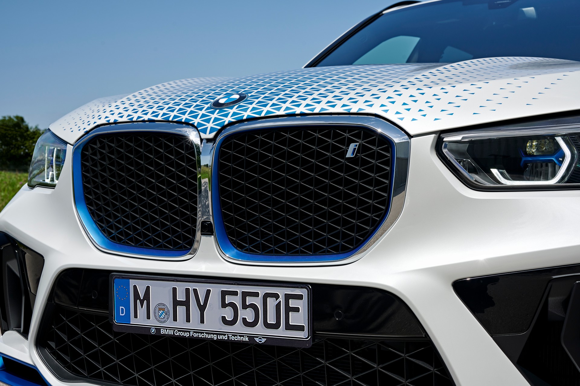 New BMW iX5 Hydrogen Brings Its Fuel Cells To Munich