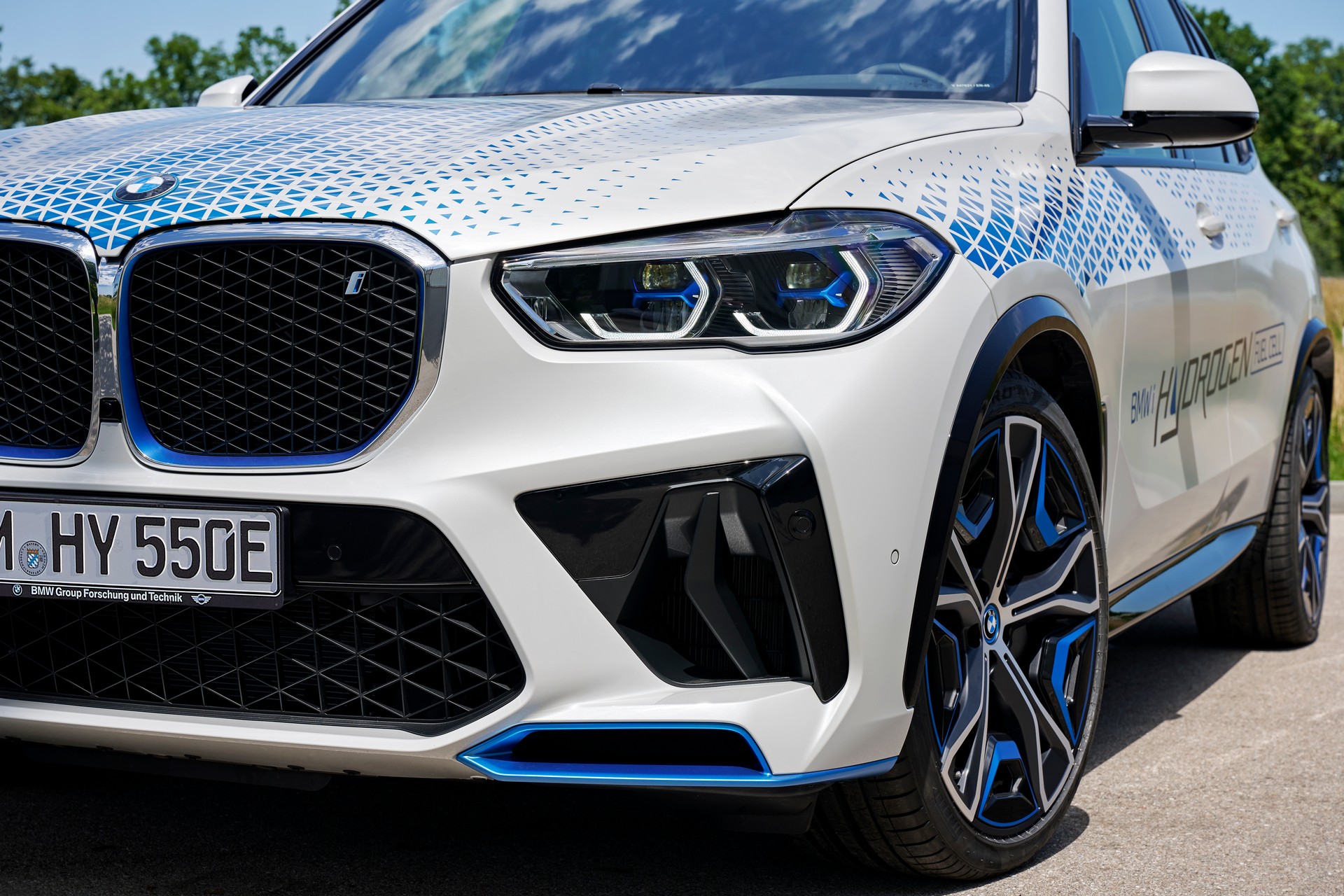 New BMW iX5 Hydrogen Brings Its Fuel Cells To Munich