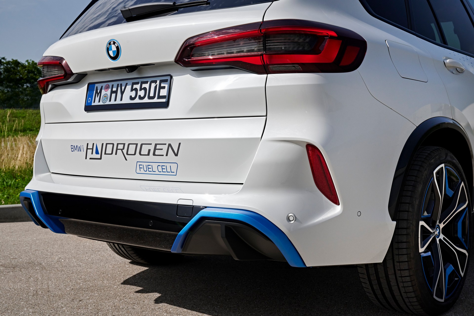 New BMW iX5 Hydrogen Brings Its Fuel Cells To Munich