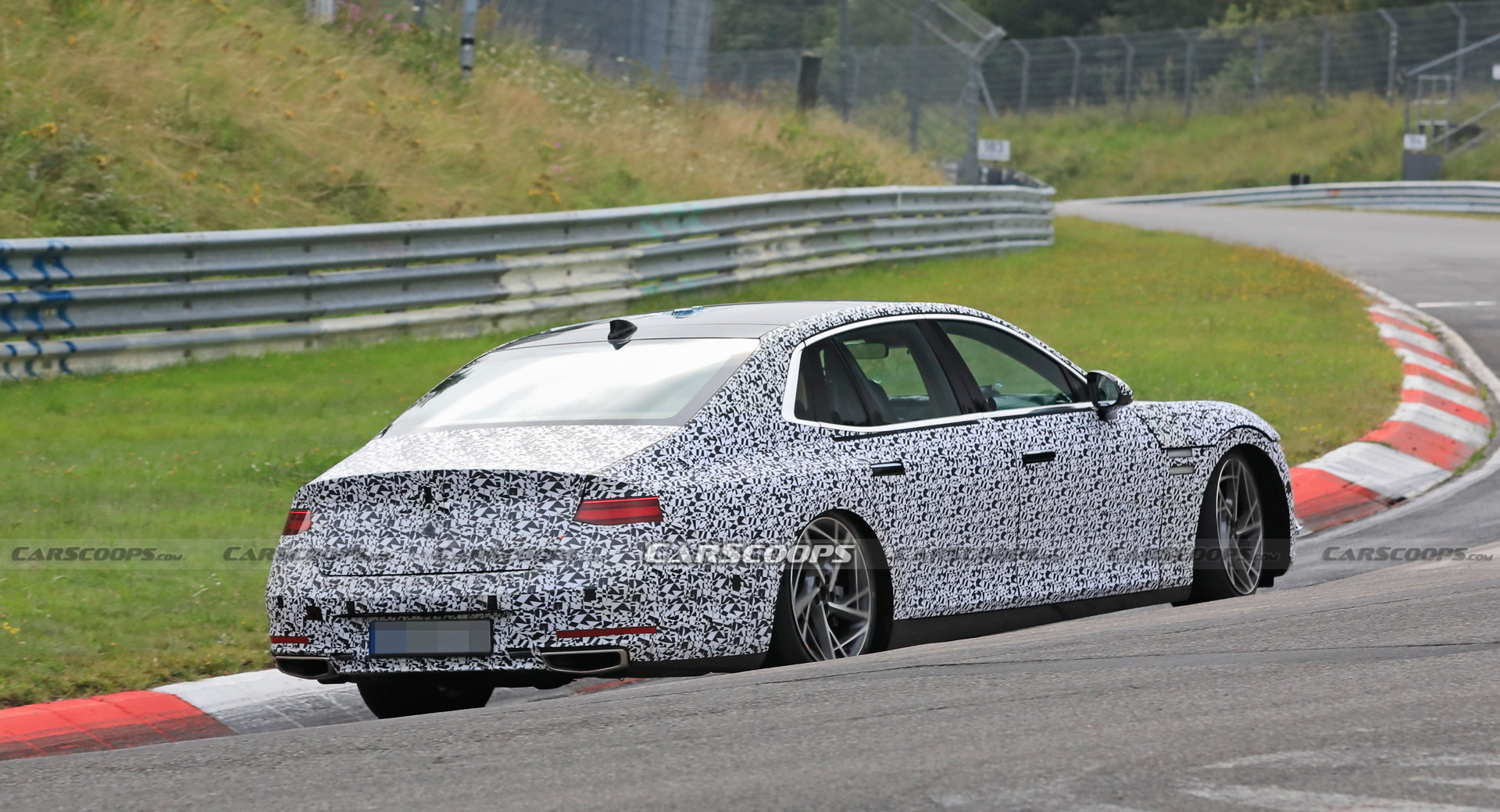 2022 Genesis G90 Caught With Less Camouflage Than Ever Before