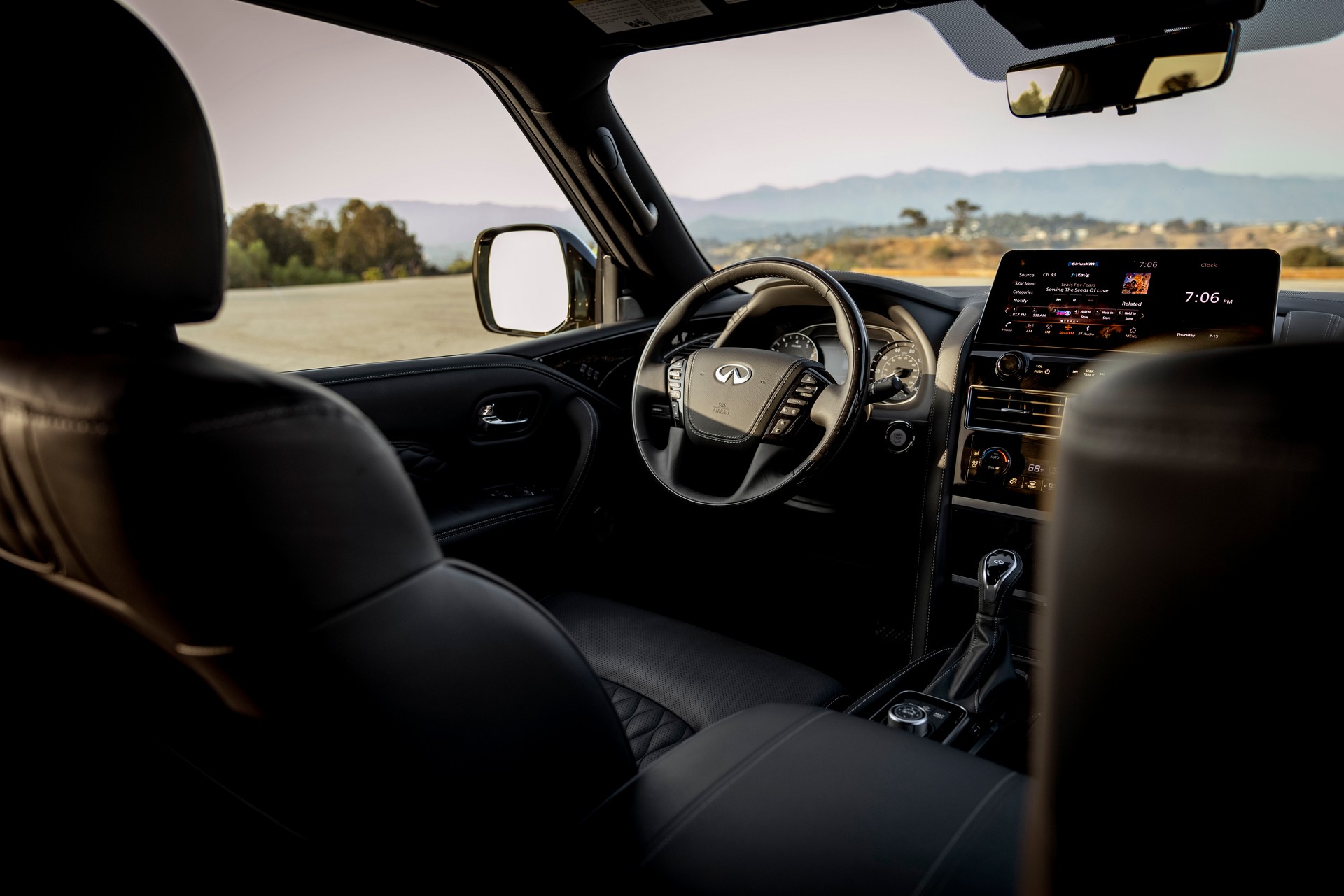2022 Infiniti QX80 Gains An Updated Interior With New 12.3-Inch Infotainment System