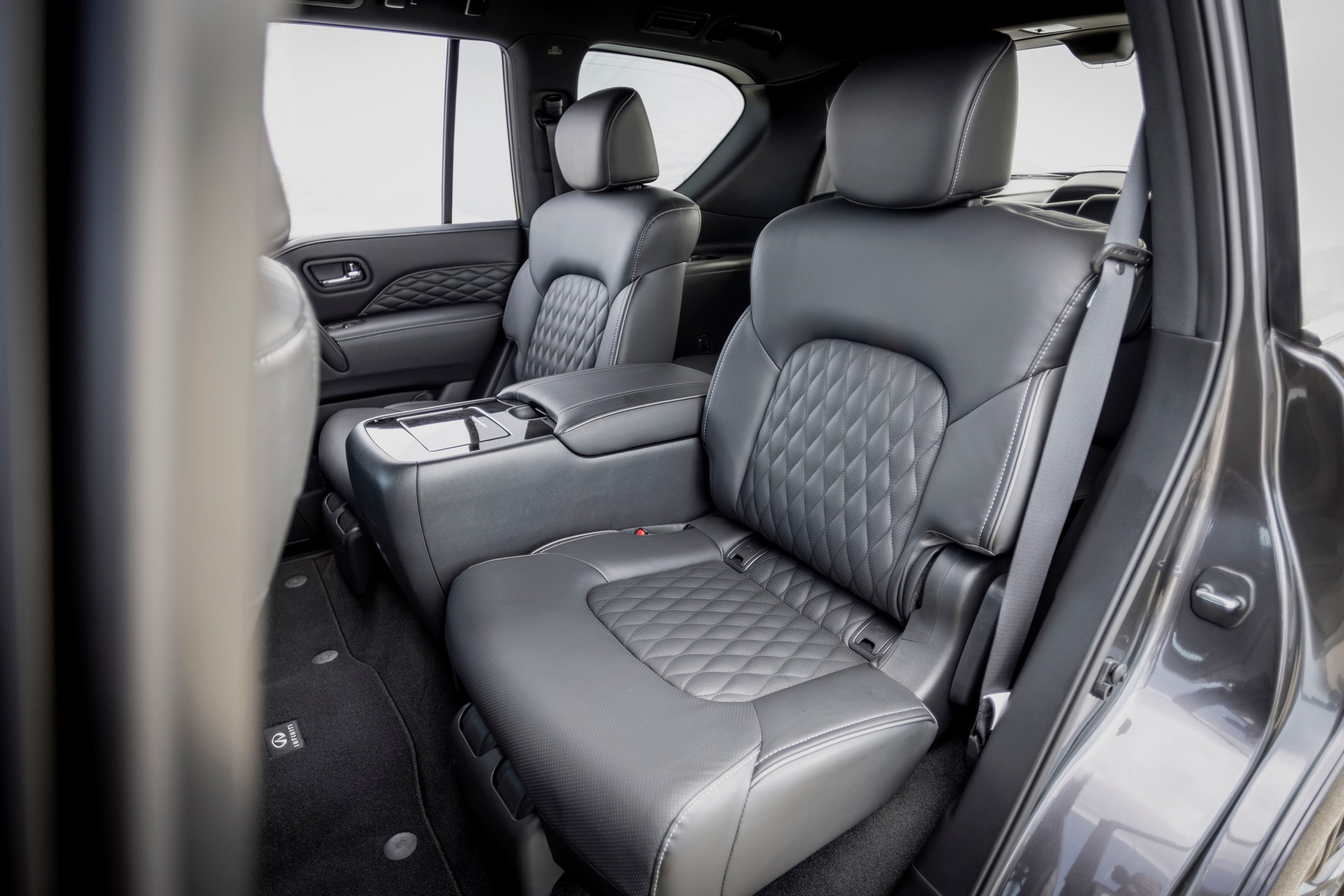 2022 Infiniti QX80 Gains An Updated Interior With New 12.3-Inch Infotainment System