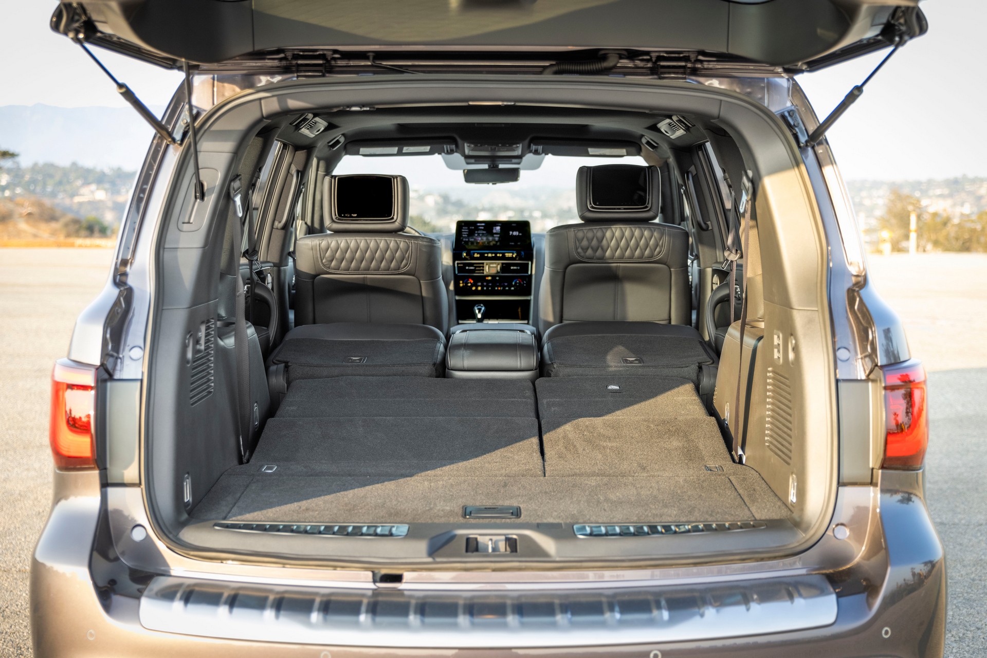 2022 Infiniti QX80 Gains An Updated Interior With New 12.3-Inch Infotainment System