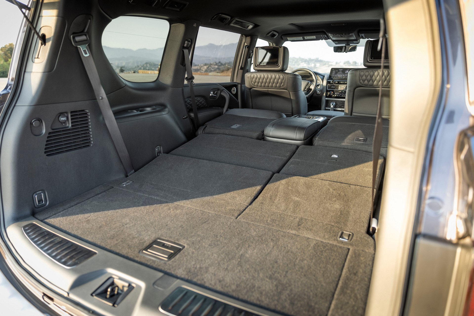 2022 Infiniti QX80 Gains An Updated Interior With New 12.3-Inch Infotainment System