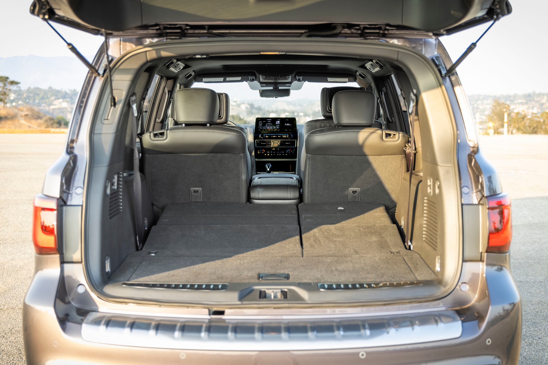 2022 Infiniti QX80 Gains An Updated Interior With New 12.3-Inch Infotainment System