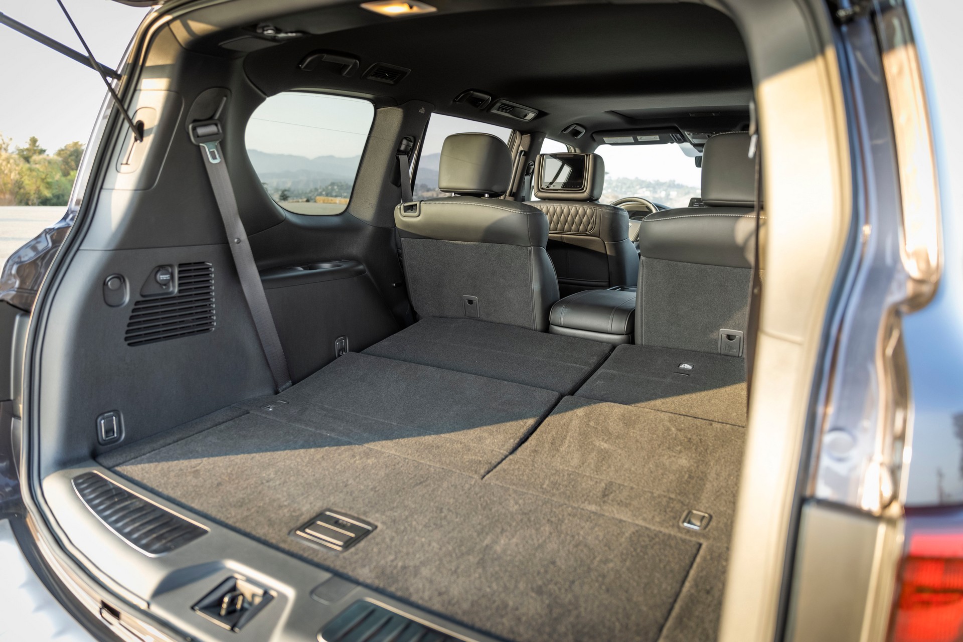 2022 Infiniti QX80 Gains An Updated Interior With New 12.3-Inch Infotainment System