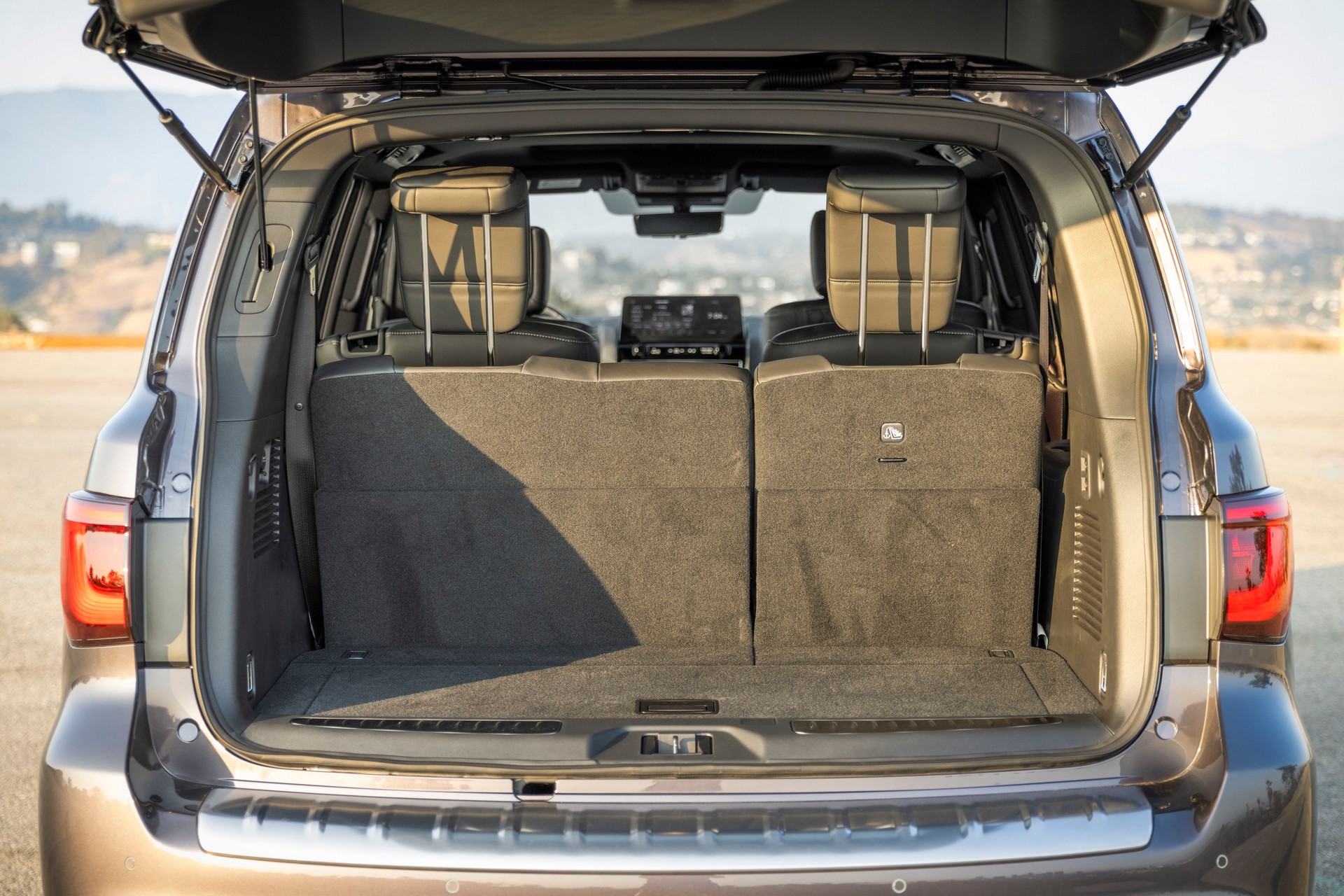 2022 Infiniti QX80 Gains An Updated Interior With New 12.3-Inch Infotainment System