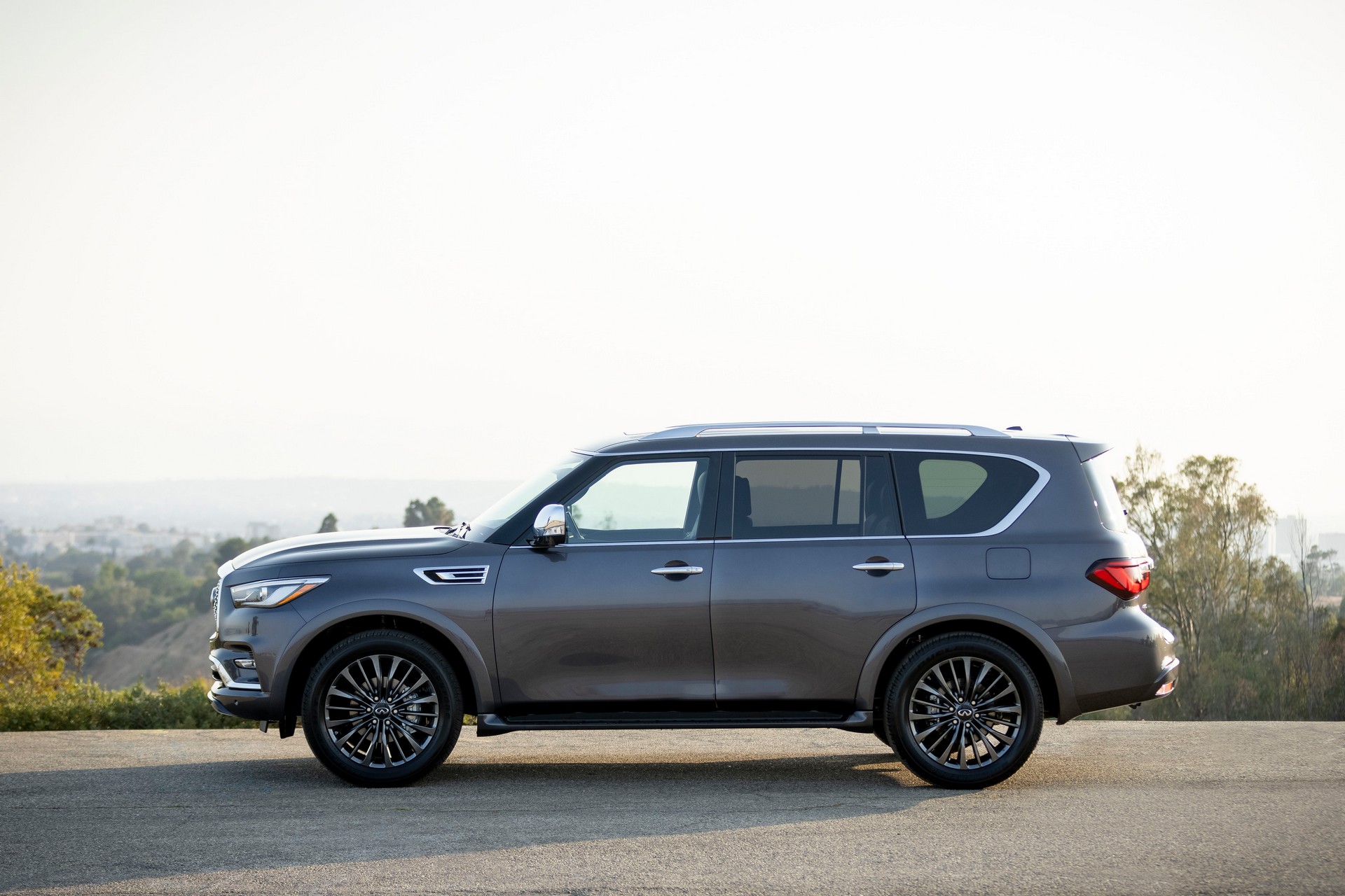 2022 Infiniti QX80 Gains An Updated Interior With New 12.3-Inch Infotainment System