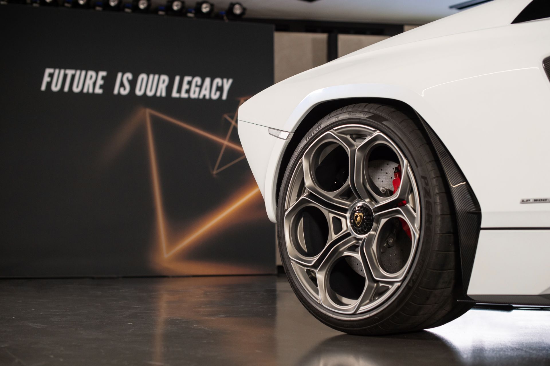 Lamborghini Countach LPI 800-4 Goes Back To The Future As A Sian-Based 21st Century Supercar