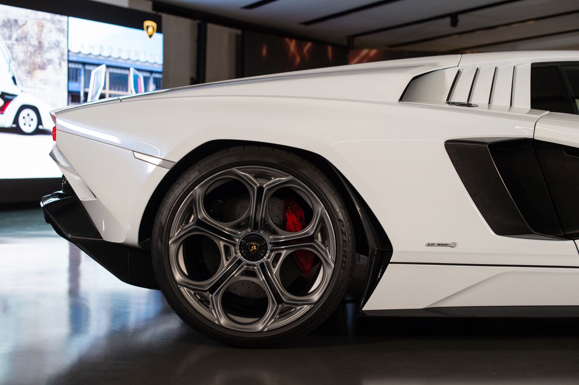 Lamborghini Countach LPI 800-4 Goes Back To The Future As A Sian-Based 21st Century Supercar