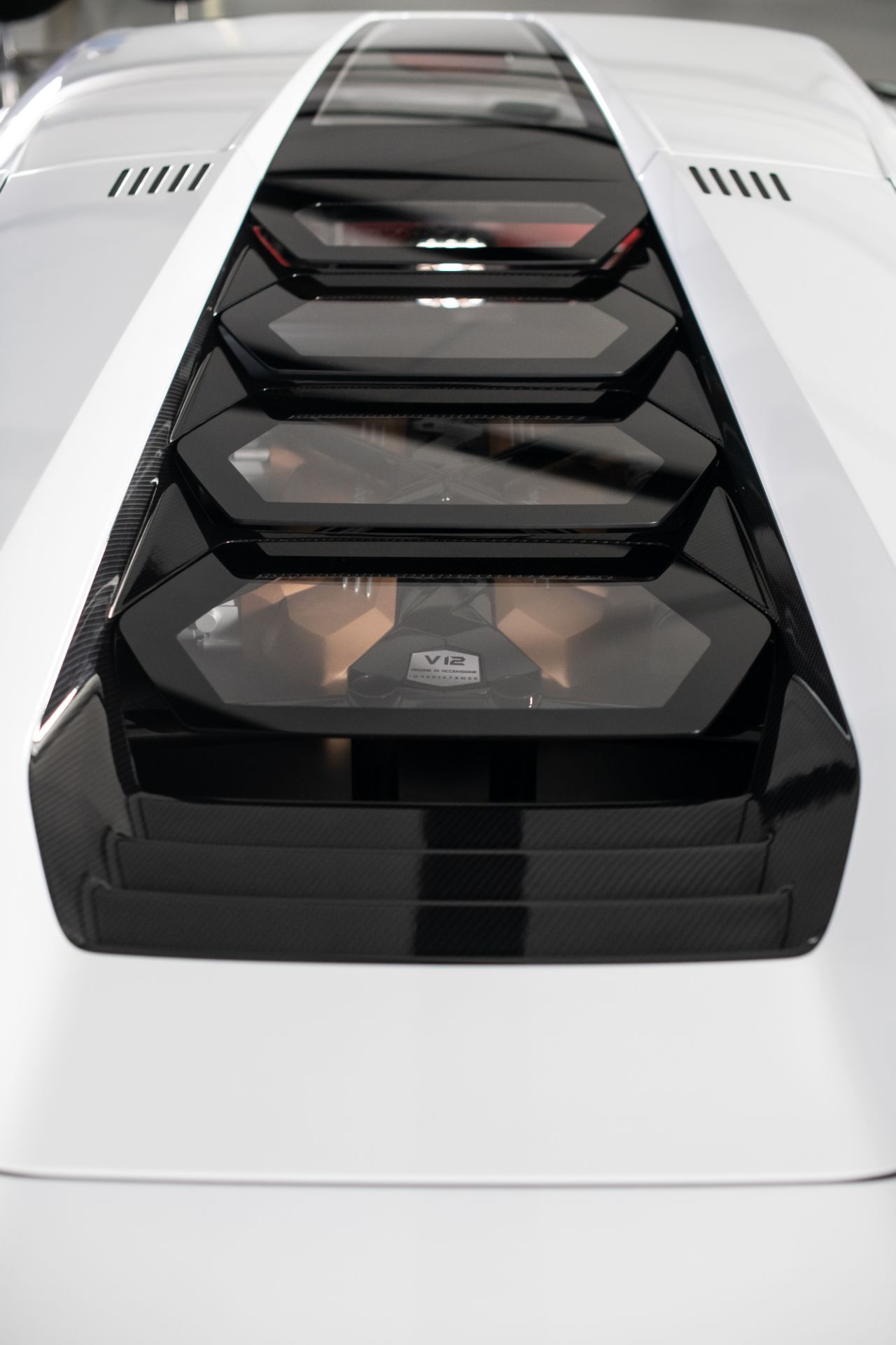 Lamborghini Countach LPI 800-4 Goes Back To The Future As A Sian-Based 21st Century Supercar