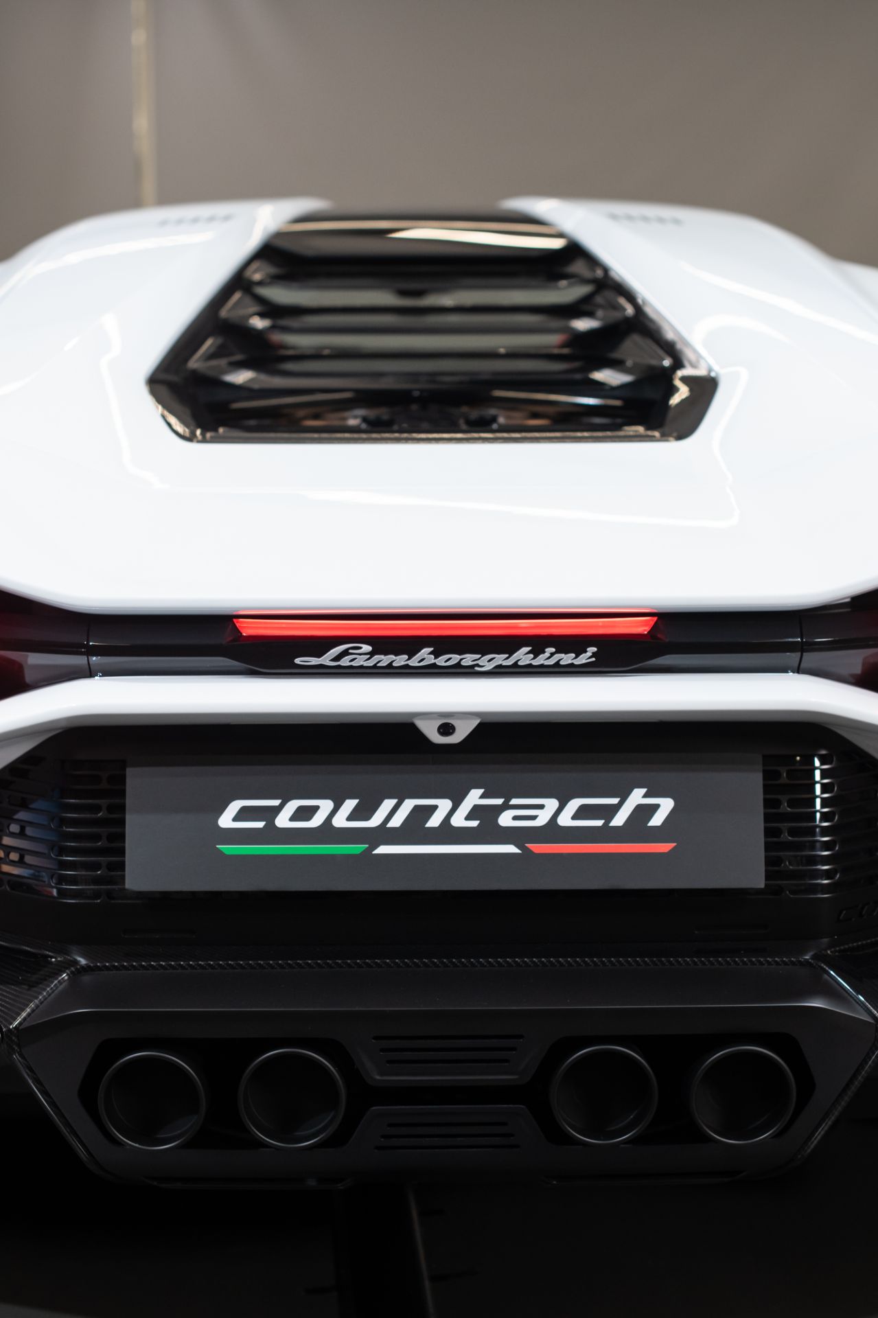 Lamborghini Countach LPI 800-4 Goes Back To The Future As A Sian-Based 21st Century Supercar