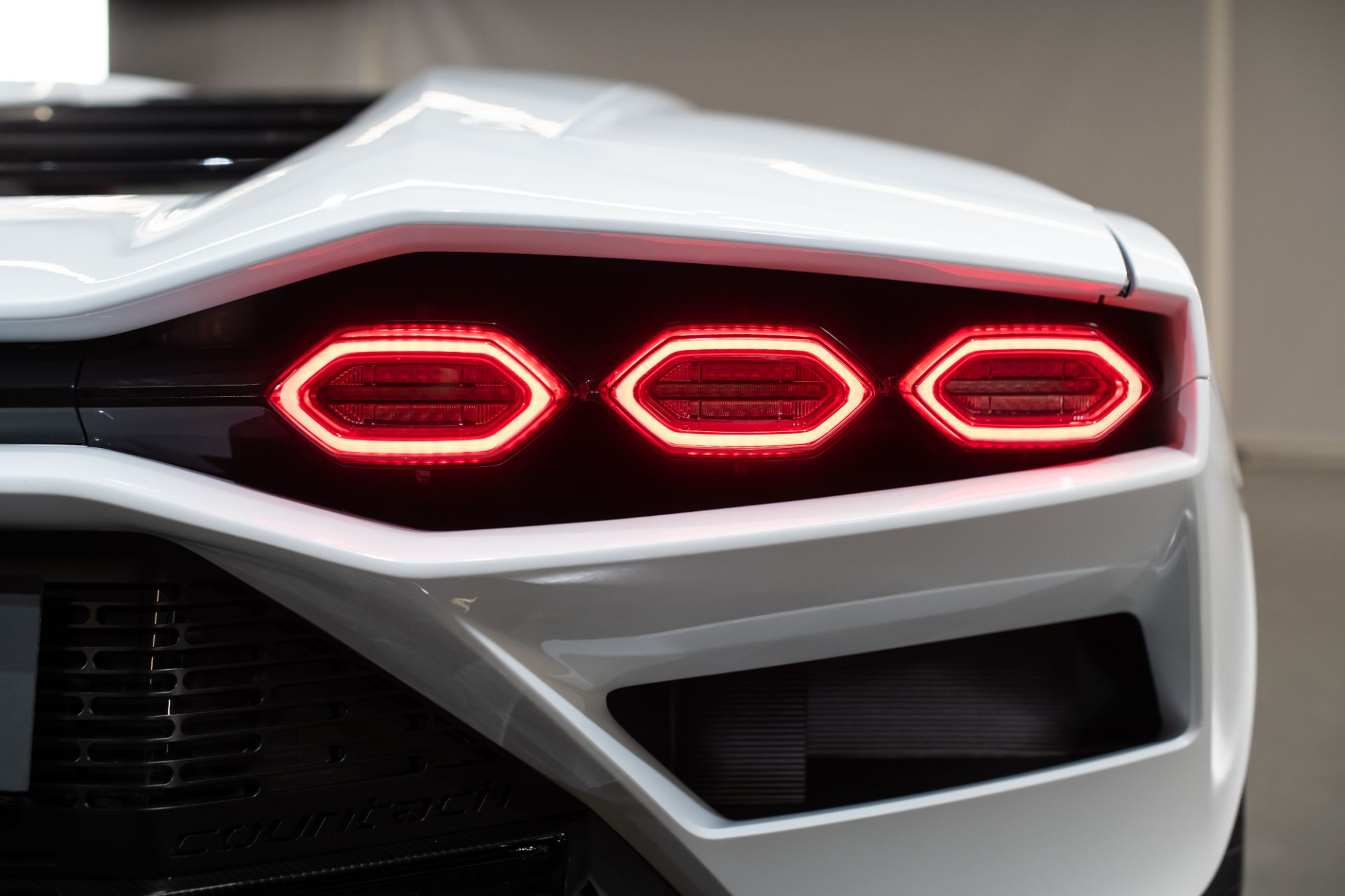 Lamborghini Countach LPI 800-4 Goes Back To The Future As A Sian-Based 21st Century Supercar