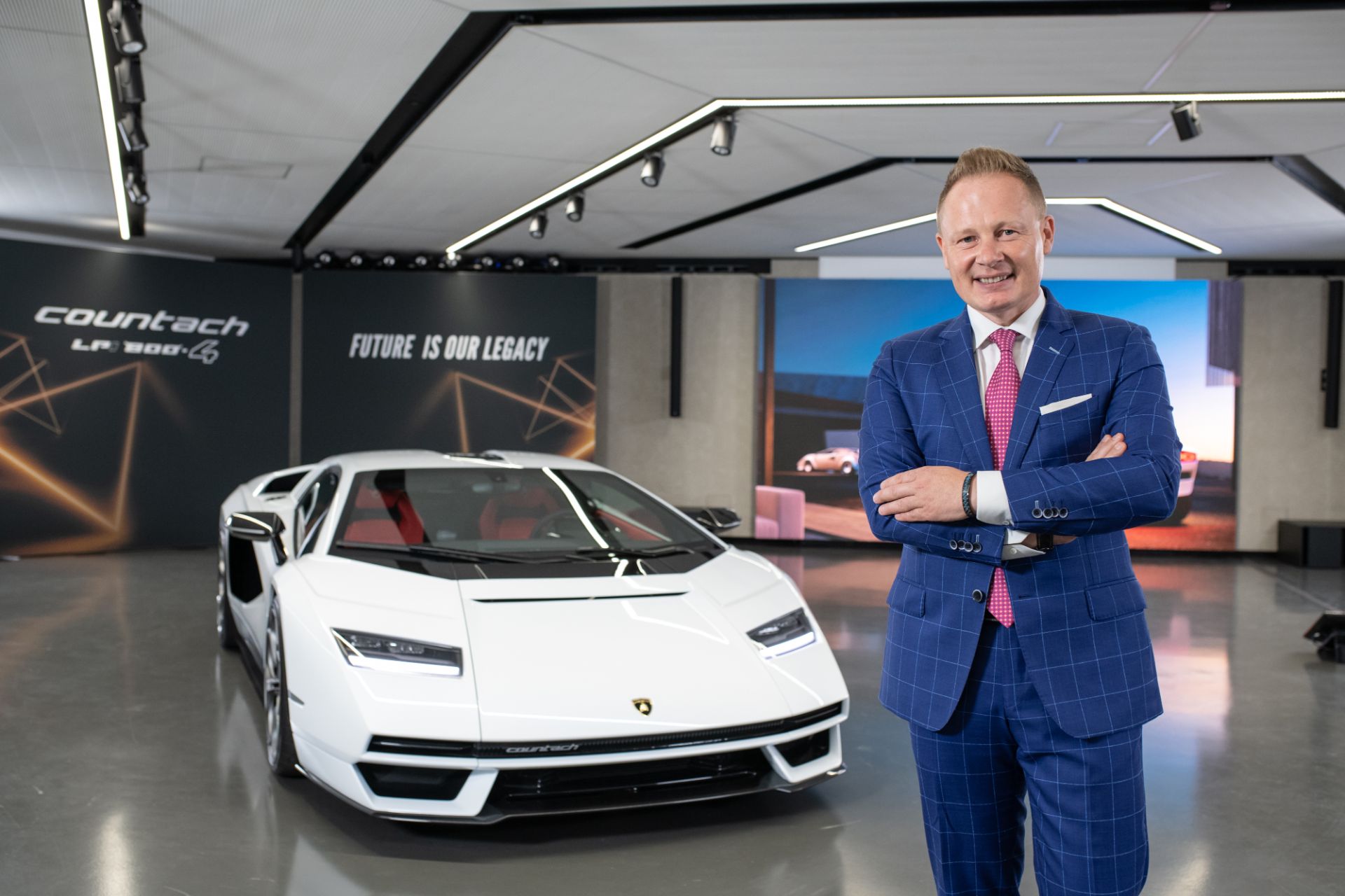 Lamborghini Countach LPI 800-4 Goes Back To The Future As A Sian-Based 21st Century Supercar