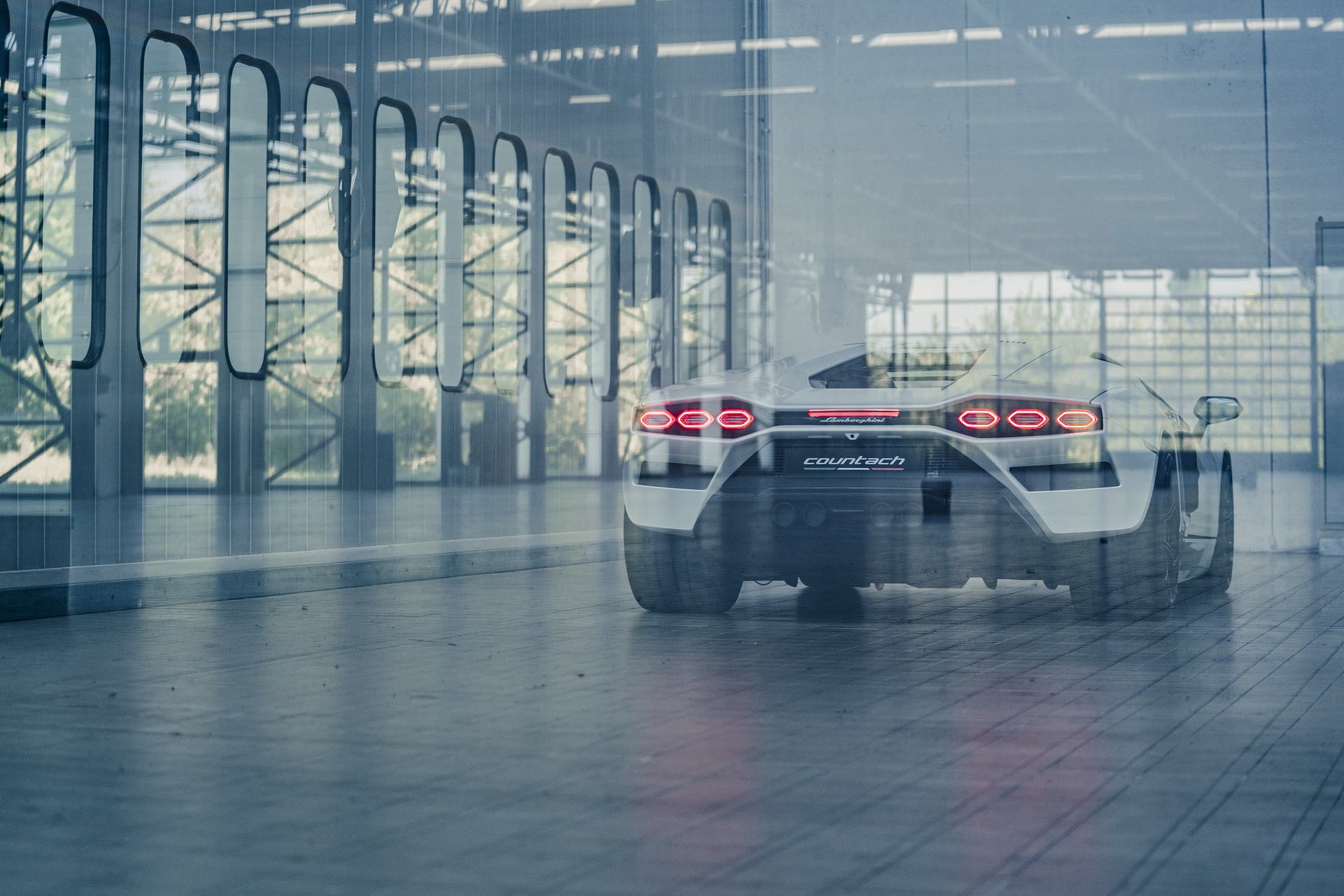 Lamborghini Countach LPI 800-4 Goes Back To The Future As A Sian-Based 21st Century Supercar