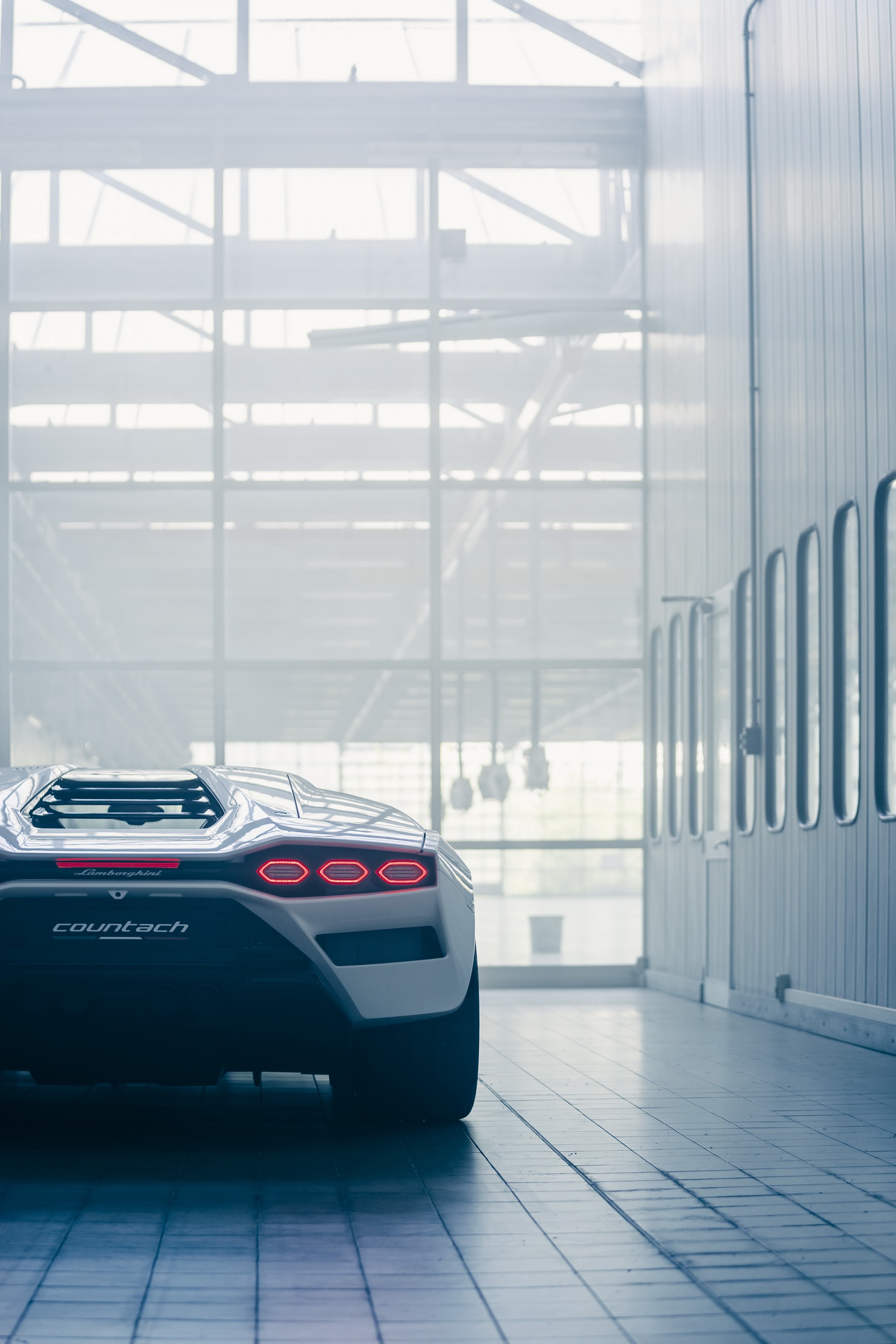 Lamborghini Countach LPI 800-4 Goes Back To The Future As A Sian-Based 21st Century Supercar