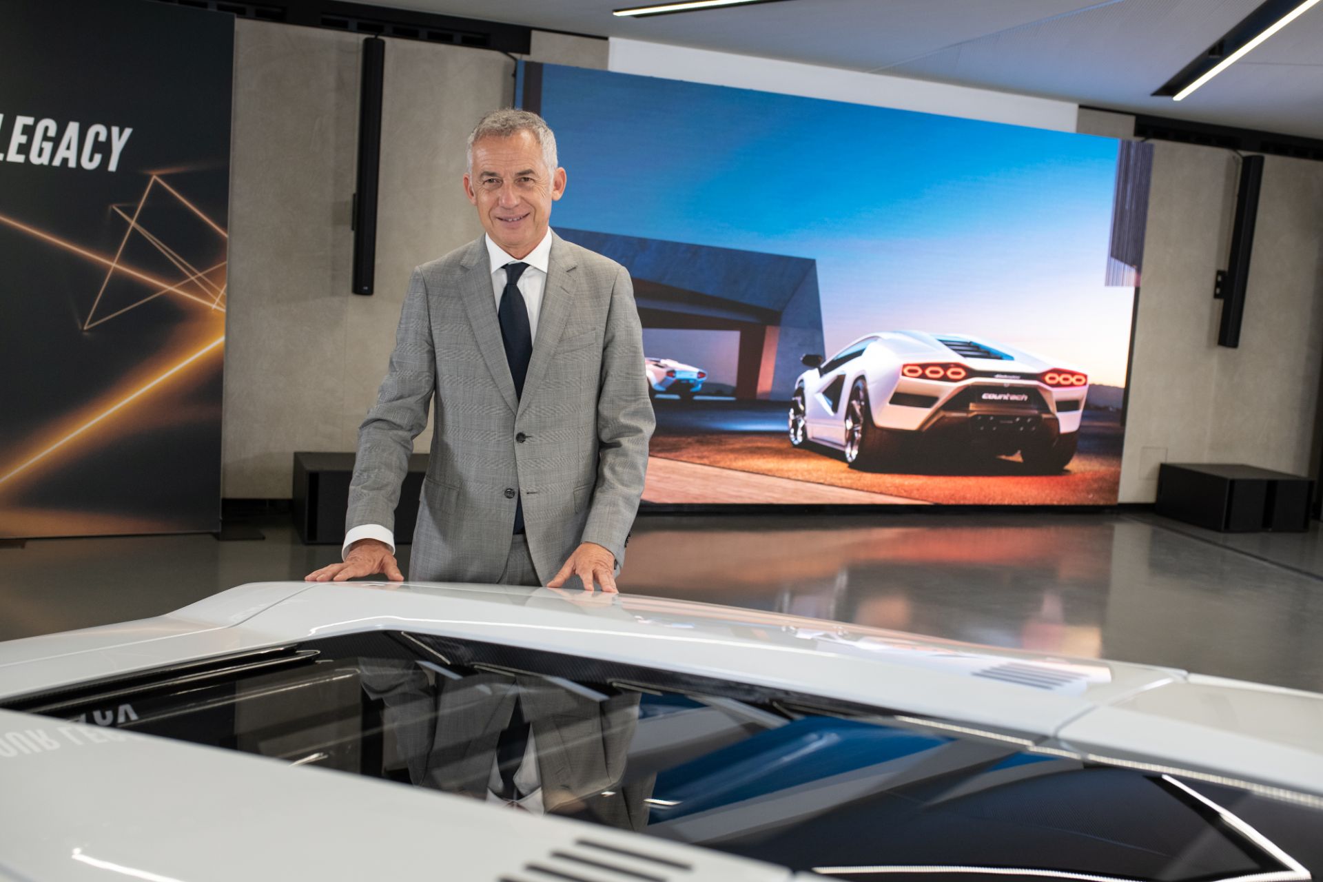 Lamborghini Countach LPI 800-4 Goes Back To The Future As A Sian-Based 21st Century Supercar