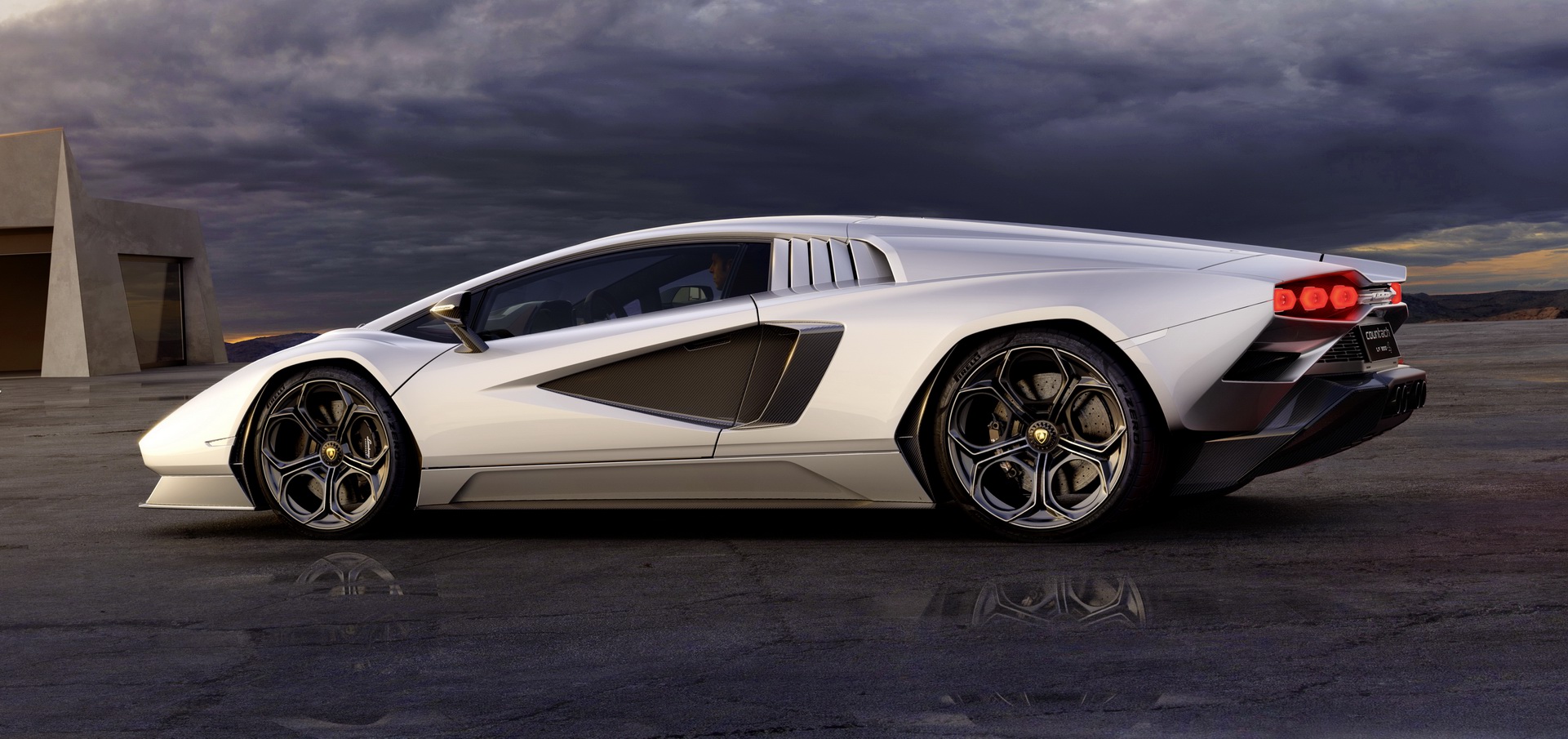 Lamborghini Countach LPI 800-4 Goes Back To The Future As A Sian-Based 21st Century Supercar