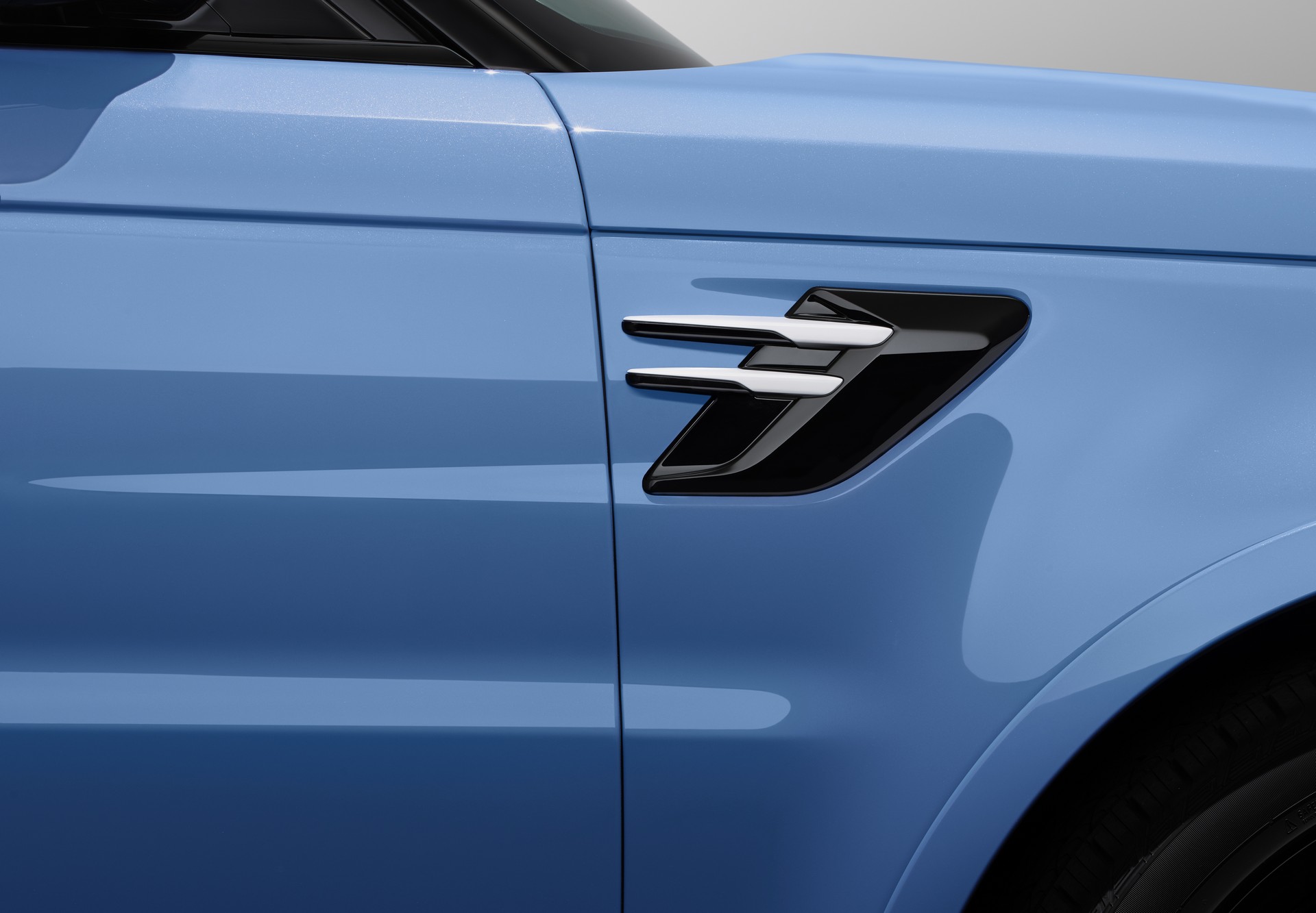 Range Rover Sport SVR Ultimate Edition Combines Unique Styling With 575 HP