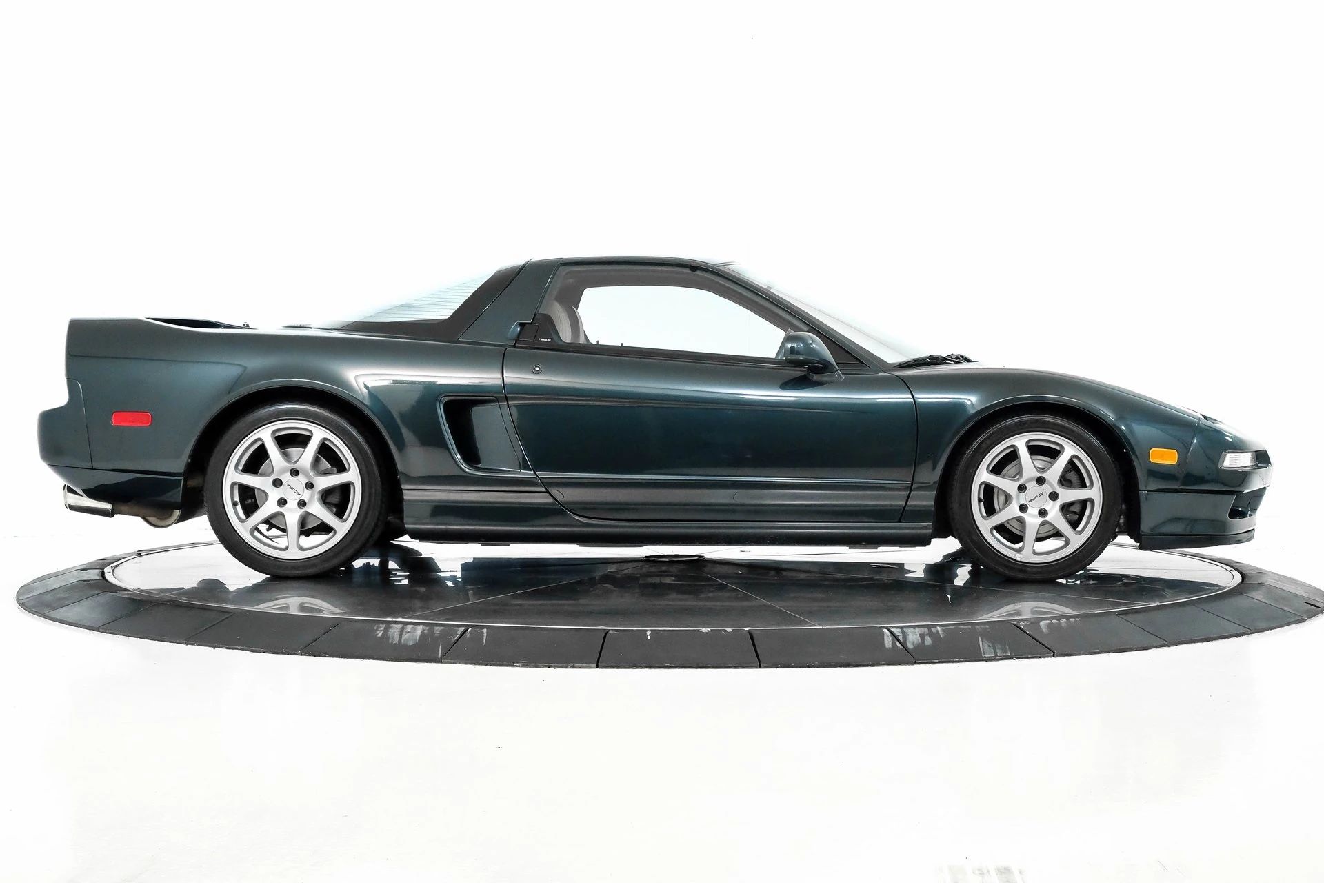 At $117,900, This 1994 Acura NSX Makes Us Brooklands Pearl Green With Envy