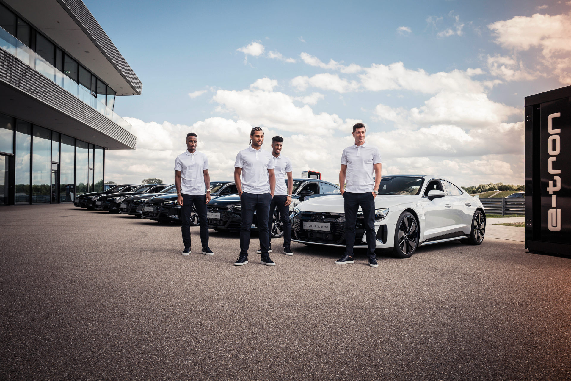 FC Bayern Players Get Keys To New E-Tron GT And RS E-Tron GT