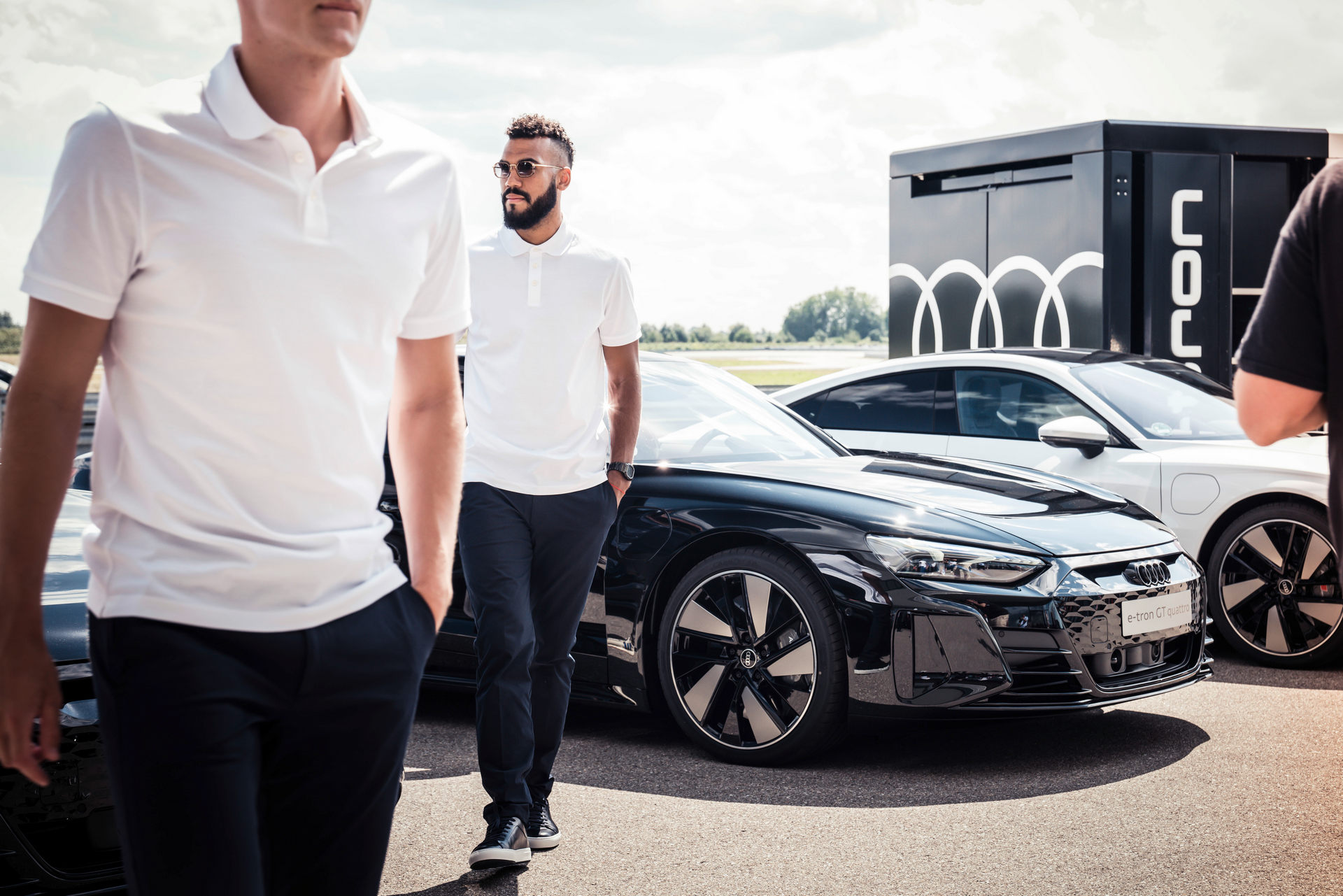 FC Bayern Players Get Keys To New E-Tron GT And RS E-Tron GT