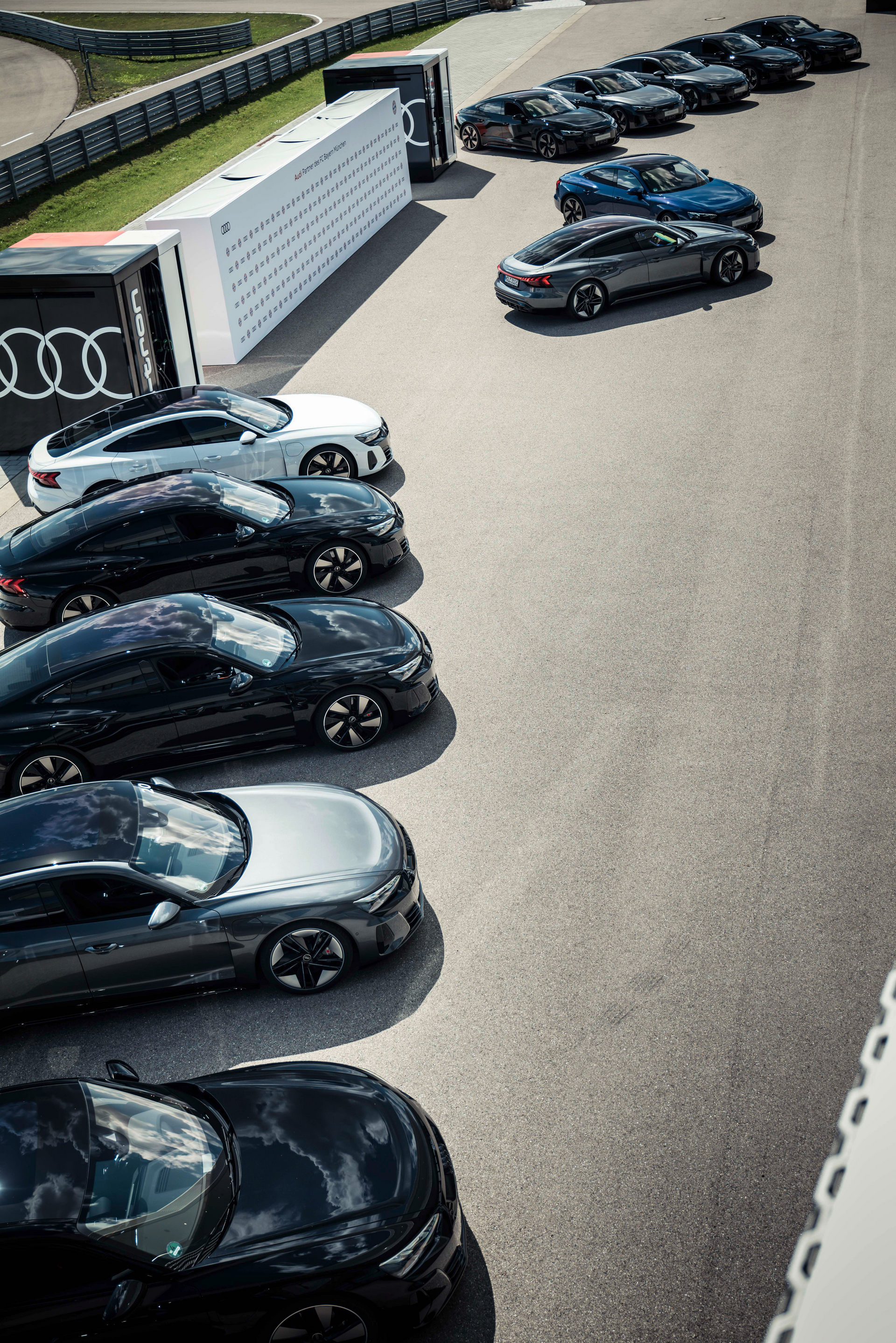 FC Bayern Players Get Keys To New E-Tron GT And RS E-Tron GT