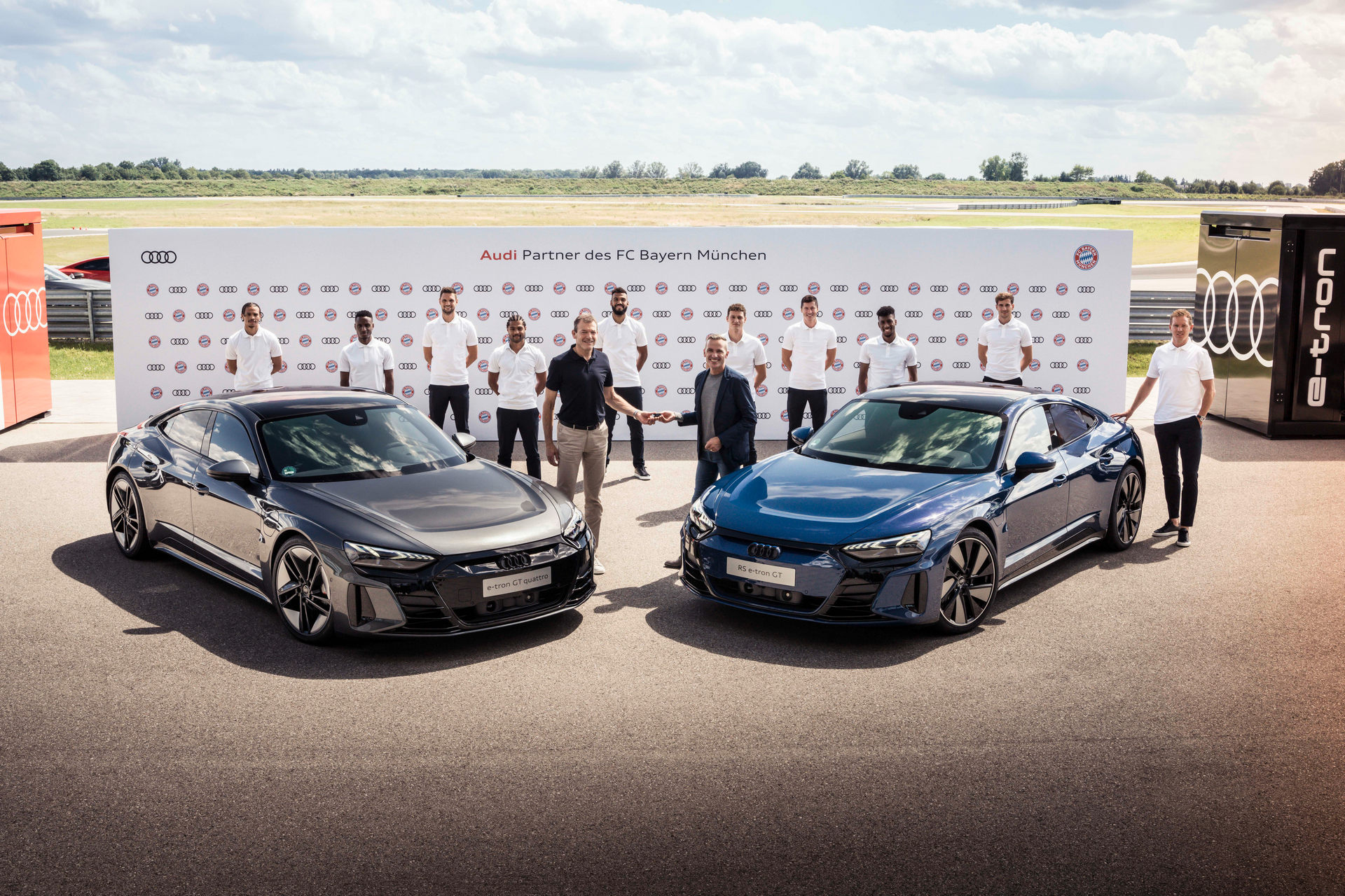 FC Bayern Players Get Keys To New E-Tron GT And RS E-Tron GT