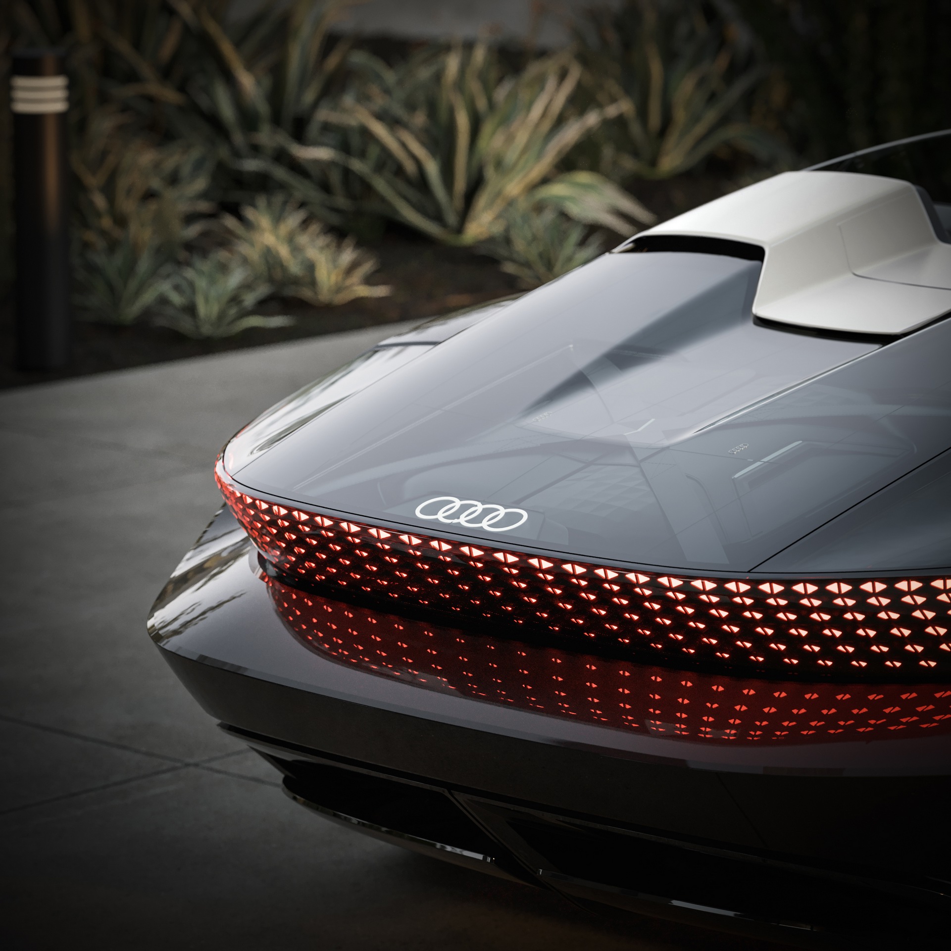 Audi Skysphere Concept Is A Striking Shape-Shifting EV With An Expandable Wheelbase