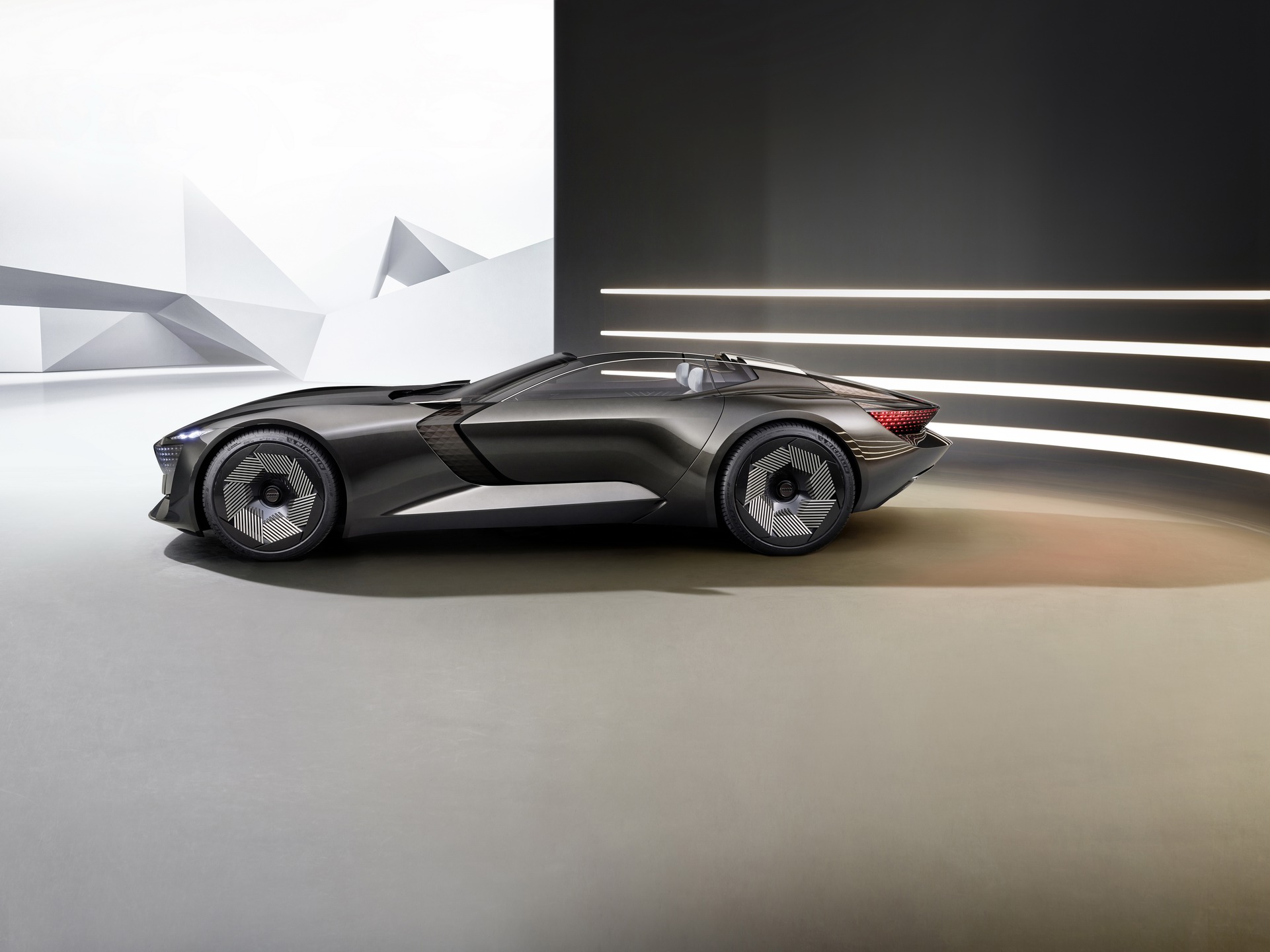 Audi Skysphere Concept Is A Striking Shape-Shifting EV With An Expandable Wheelbase