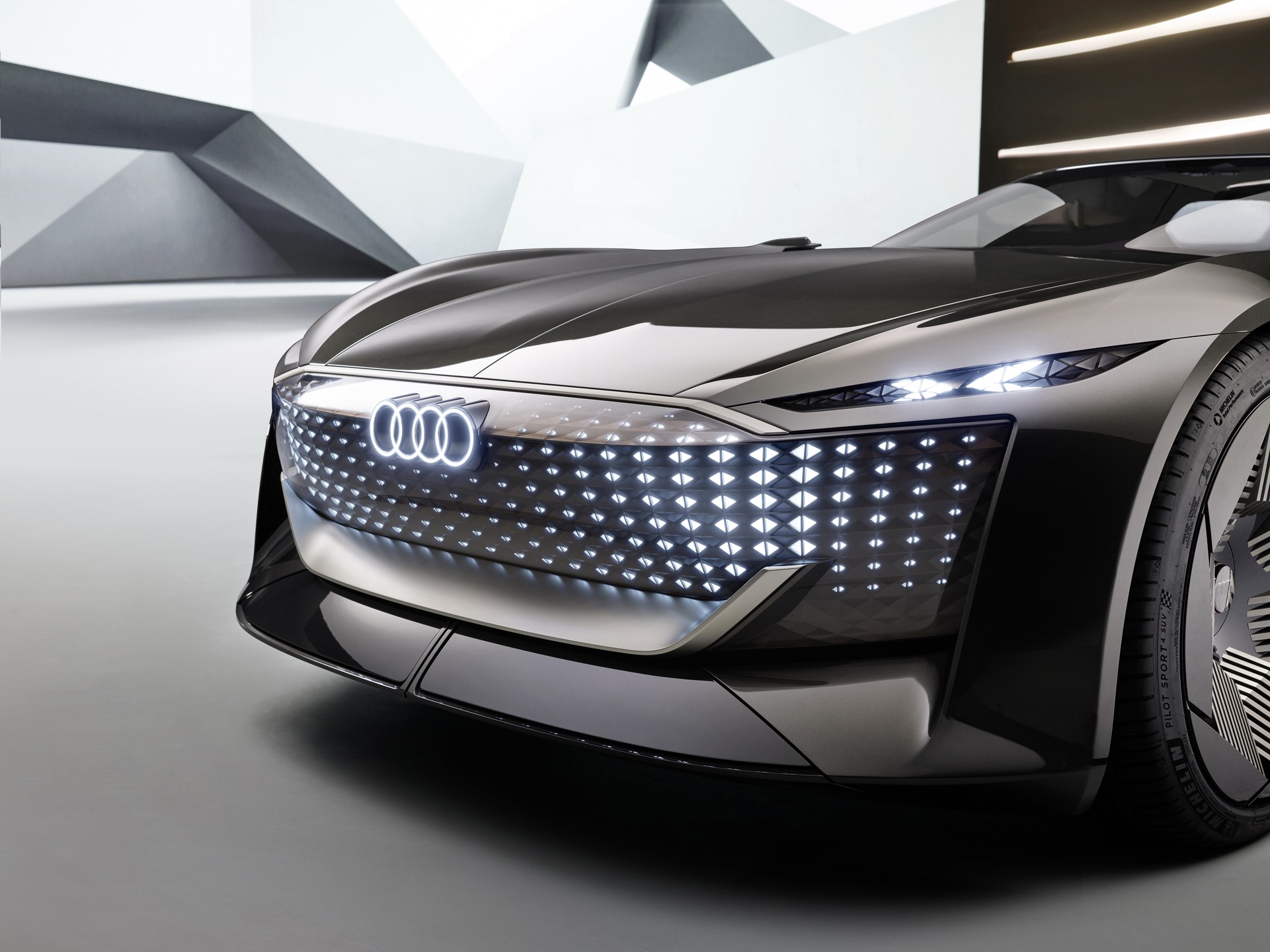 Audi Skysphere Concept Is A Striking Shape-Shifting EV With An Expandable Wheelbase