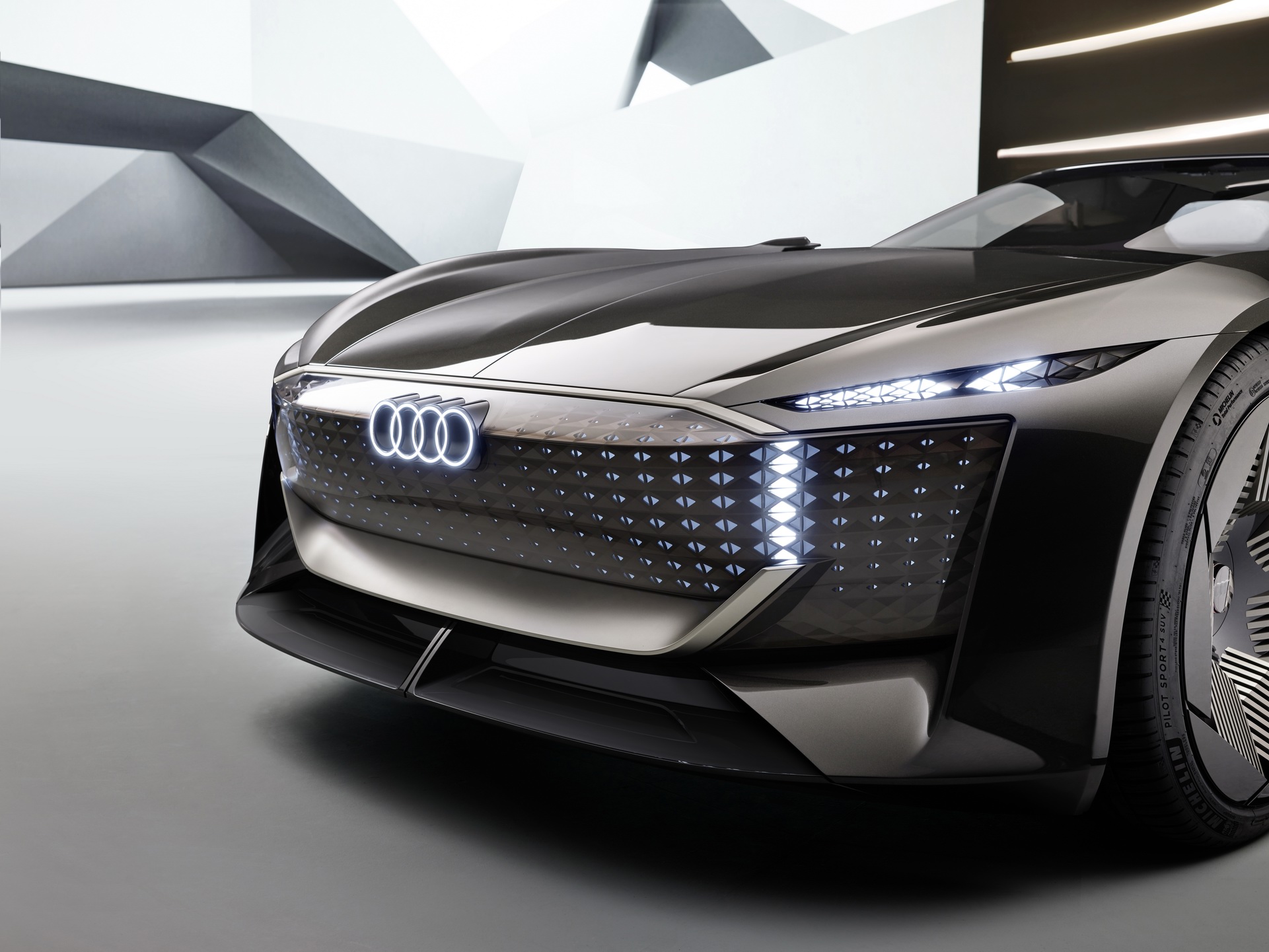 Audi Skysphere Concept Is A Striking Shape-Shifting EV With An Expandable Wheelbase