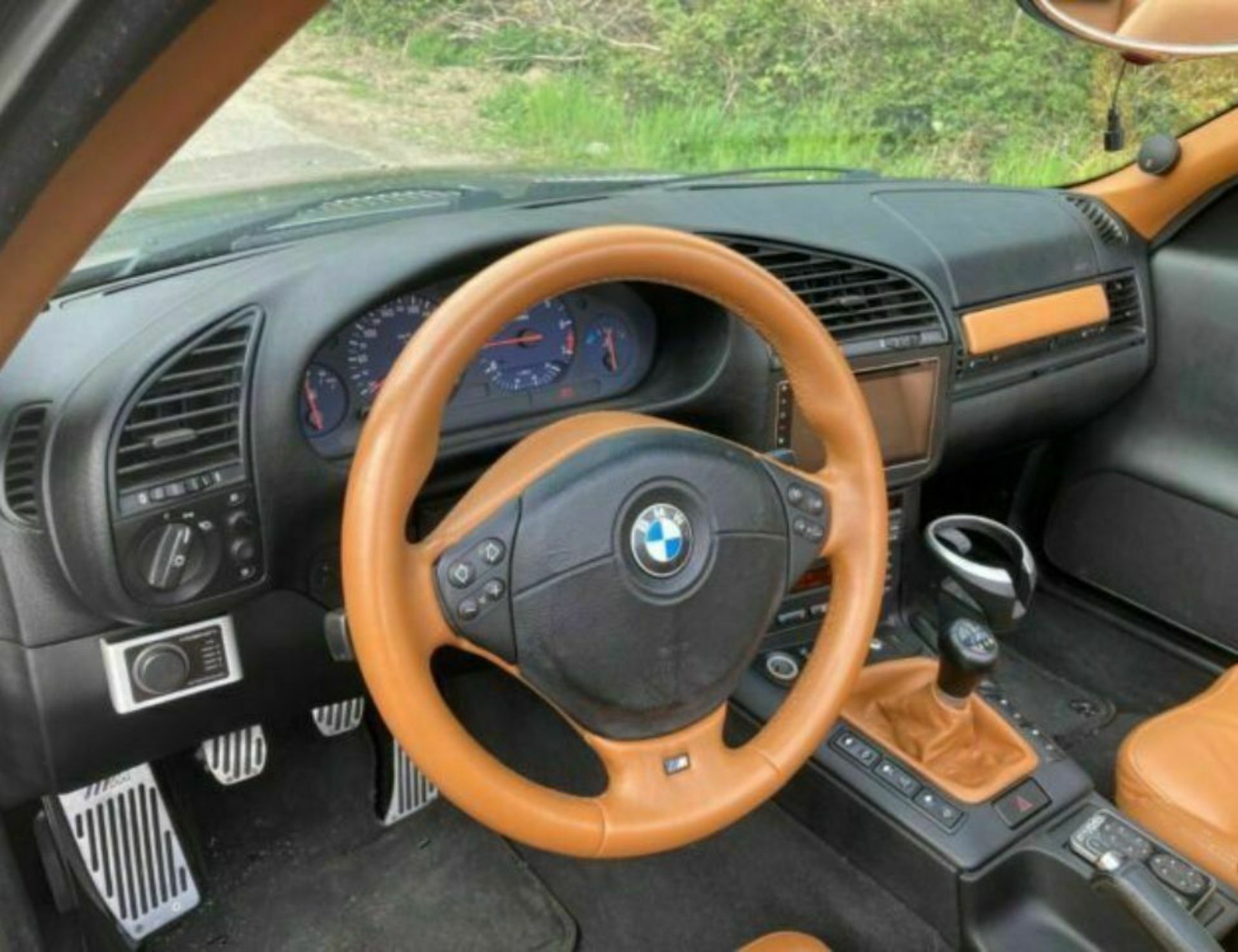 Confused BMW 328i Convertible Is An E36 And E46 Mashup