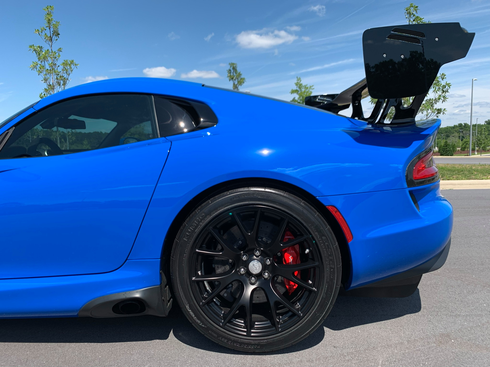 Low-Mileage Dodge Viper ACR Extreme Is Begging To Be Driven