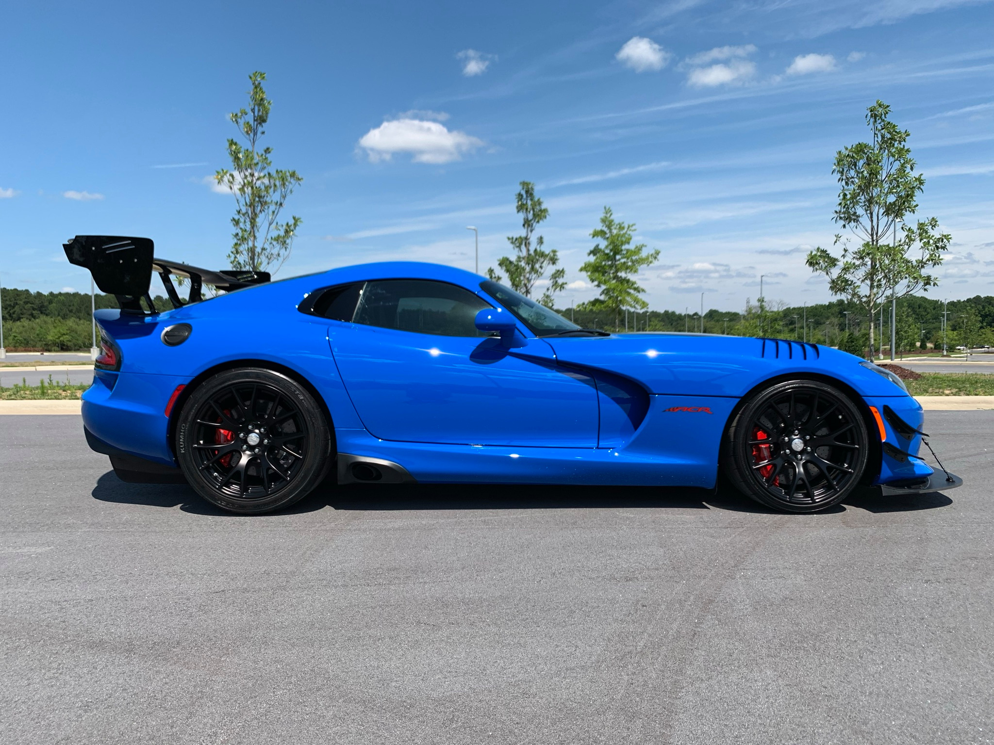 Low-Mileage Dodge Viper ACR Extreme Is Begging To Be Driven