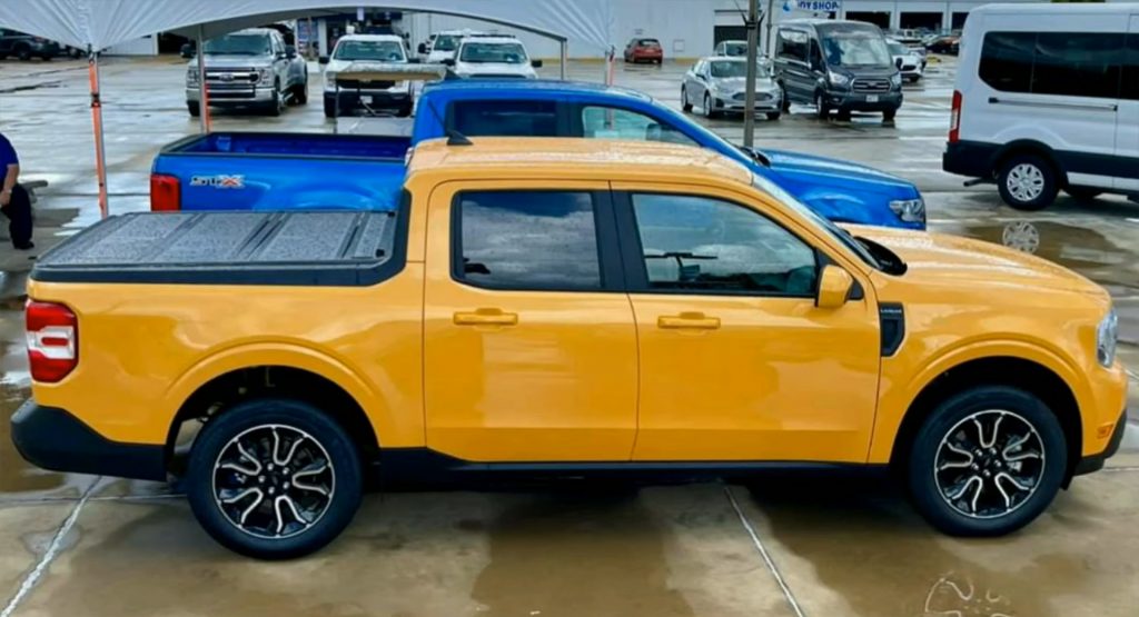 Ford Maverick Parked Next To Ranger Shows Just How Compact The Blue Oval’s New Pickup Really Is