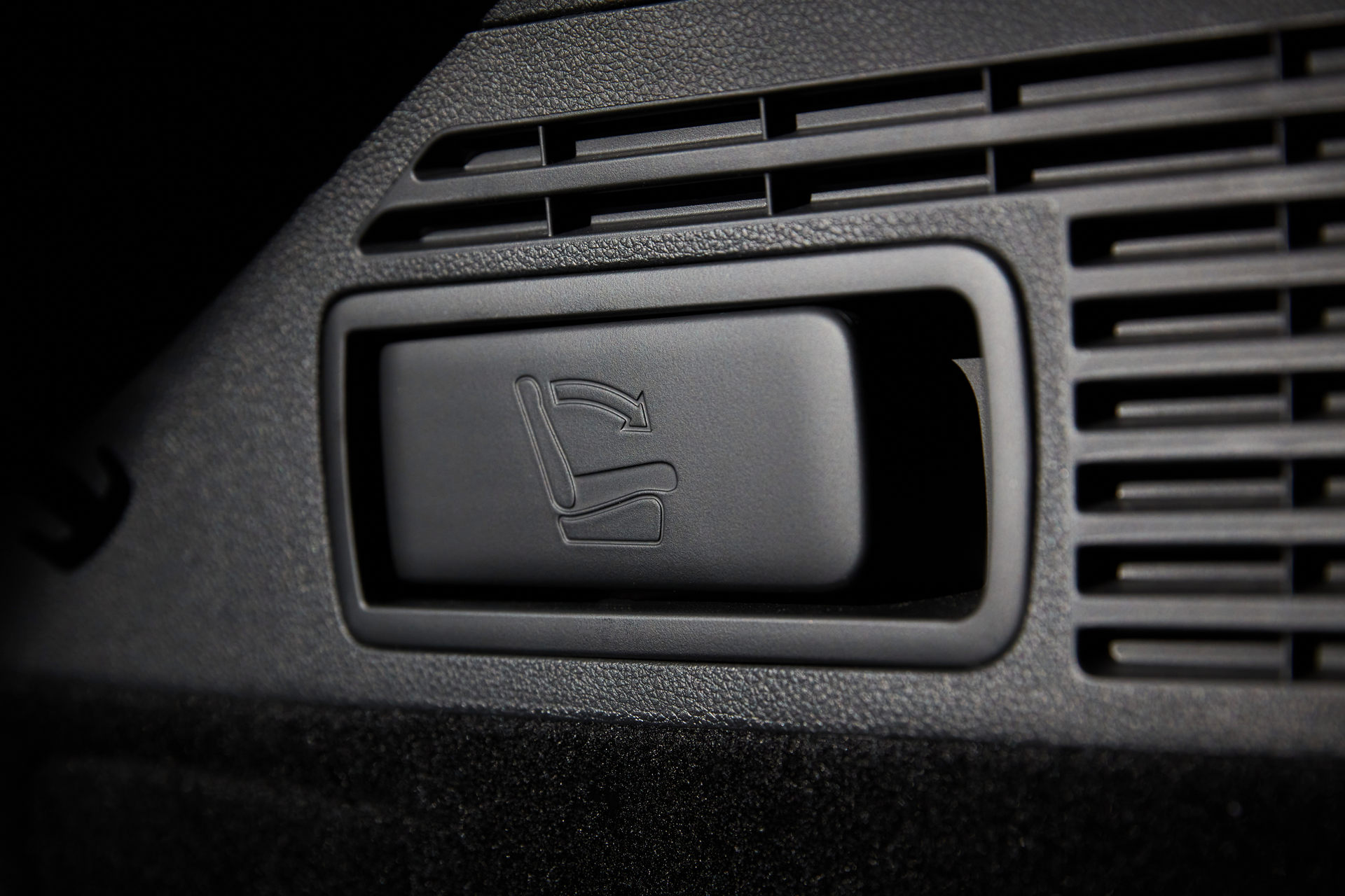 2021 Genesis GV70 Lands Down Under With Three Engine Options