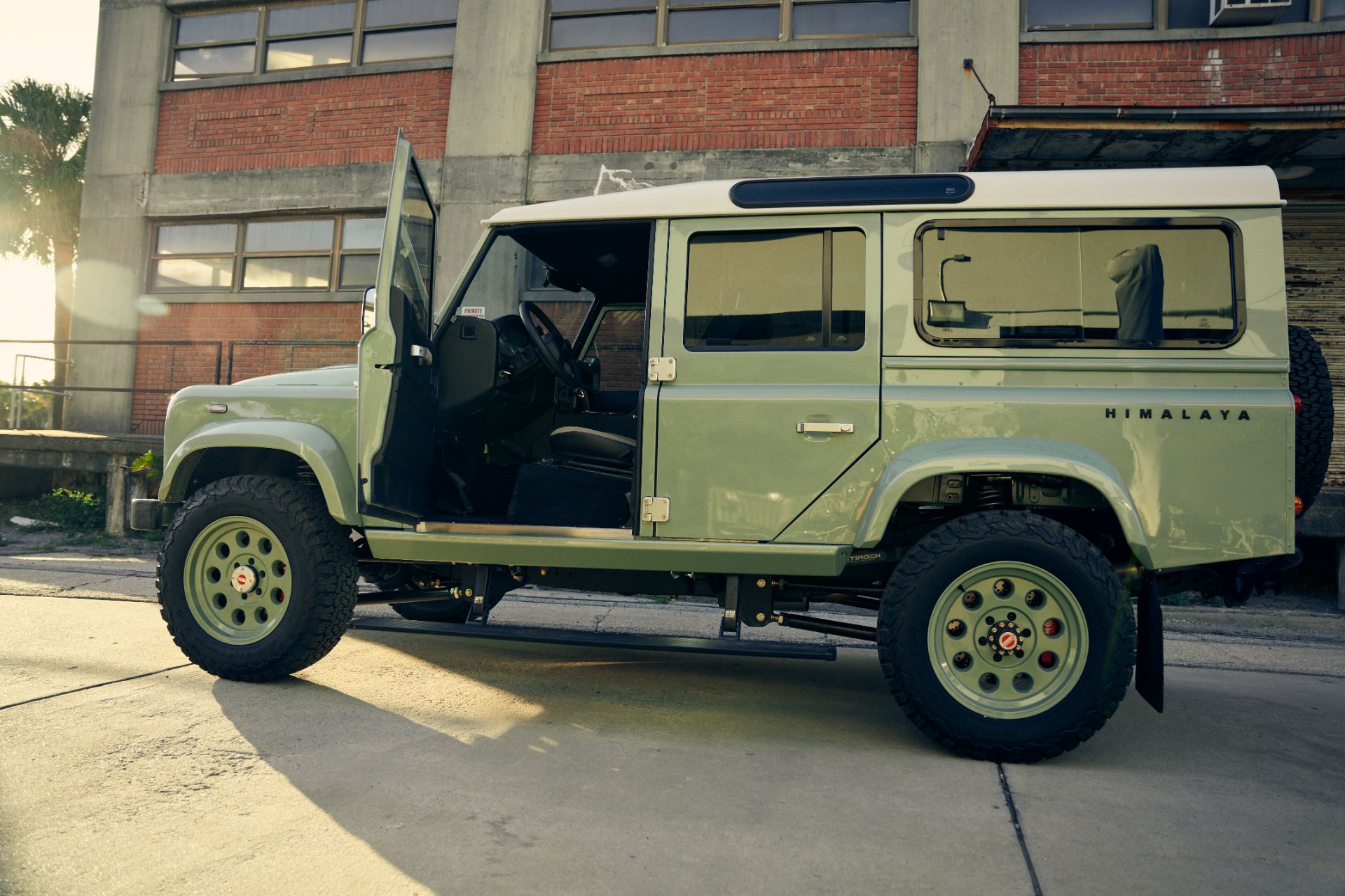 Himalaya Hue 166 Is A Hand-Built $300k Defender With A 650 HP Supercharged V8
