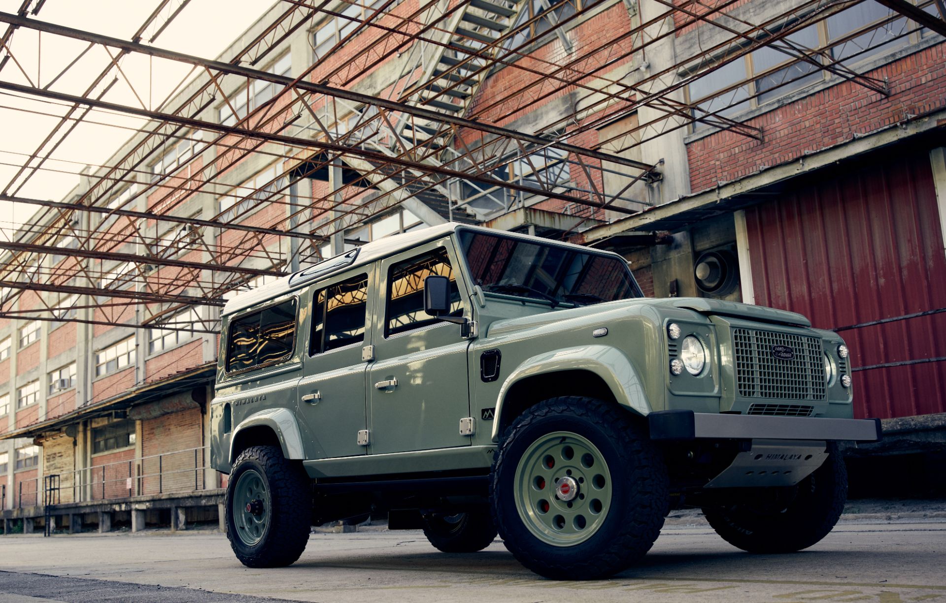 Himalaya Hue 166 Is A Hand-Built $300k Defender With A 650 HP Supercharged V8