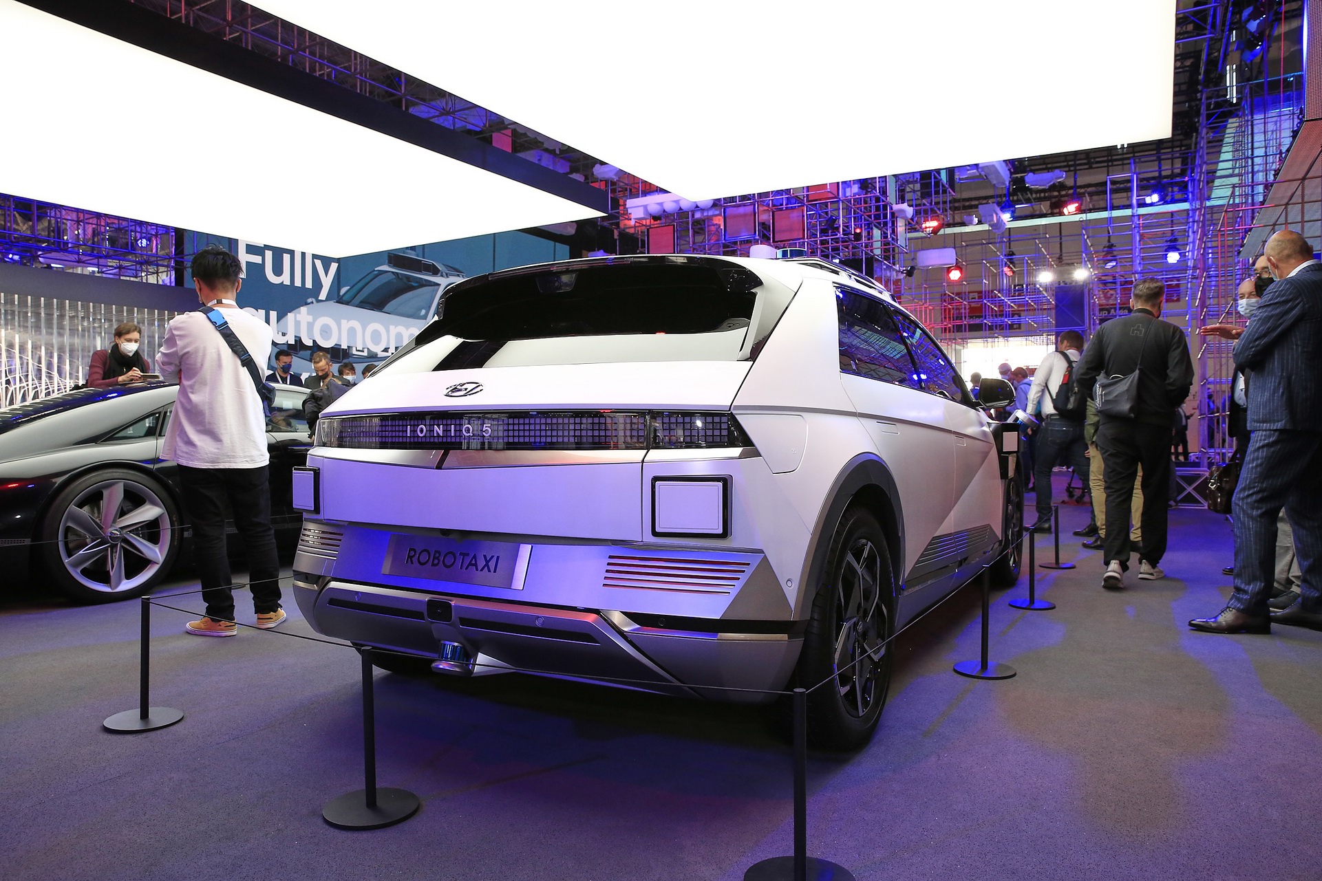 Great Scott, Hyundai Ioniq 5 Robotaxi Wants To Takes Us Back To The Future