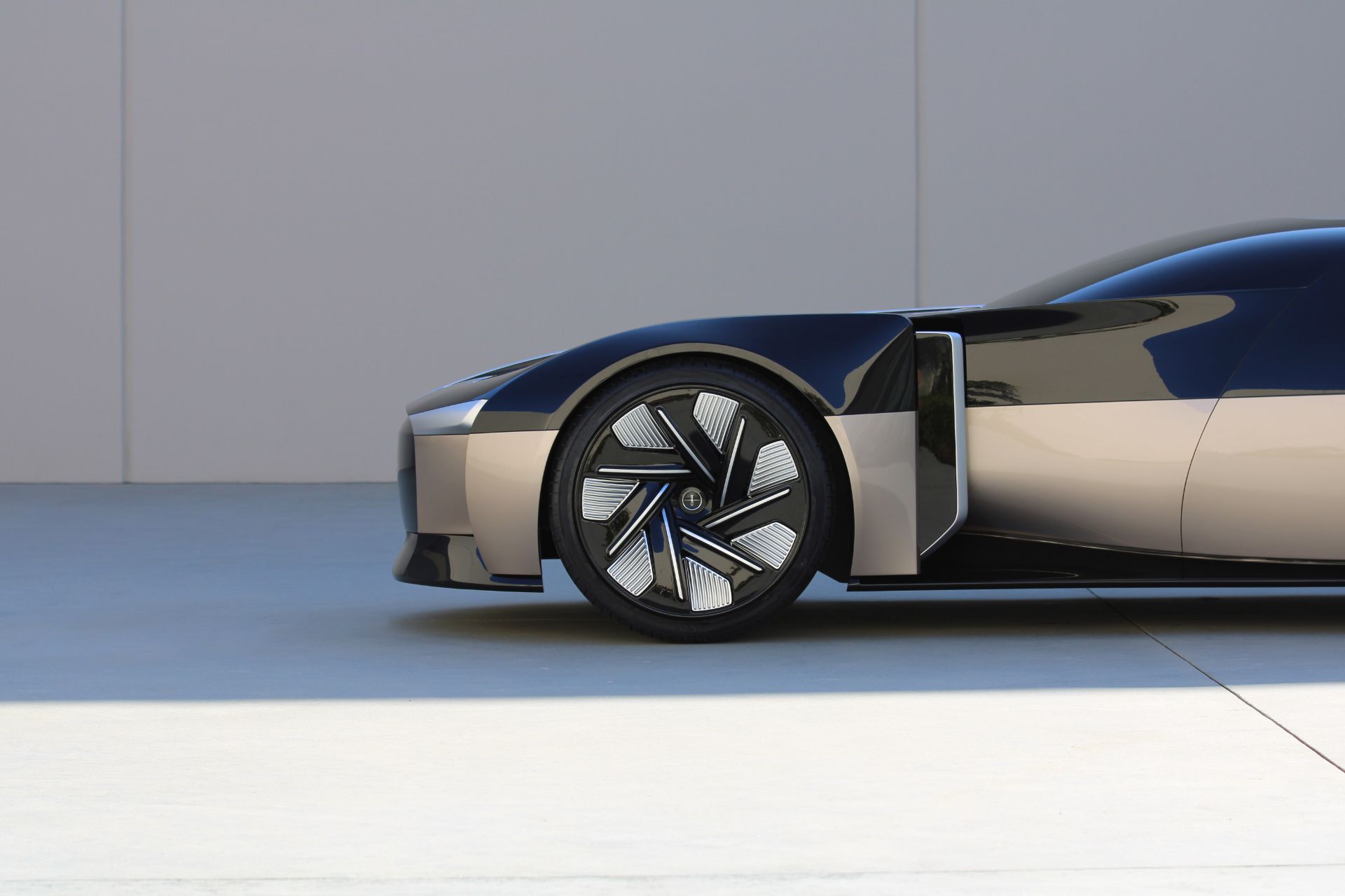 Student-Designed Lincoln Concept Car For 2040 Realized Into A Full-Scale Model