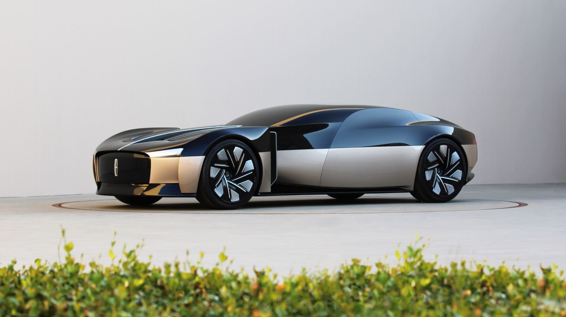 Student-Designed Lincoln Concept Car For 2040 Realized Into A Full-Scale Model